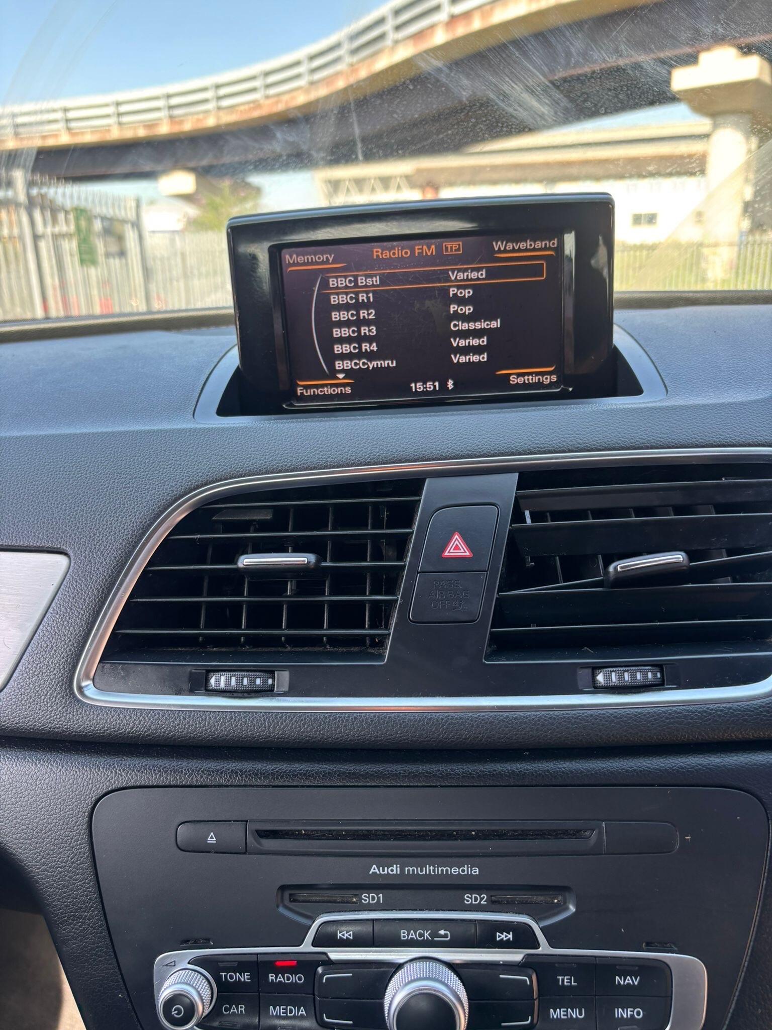 Audi Q3 view 38