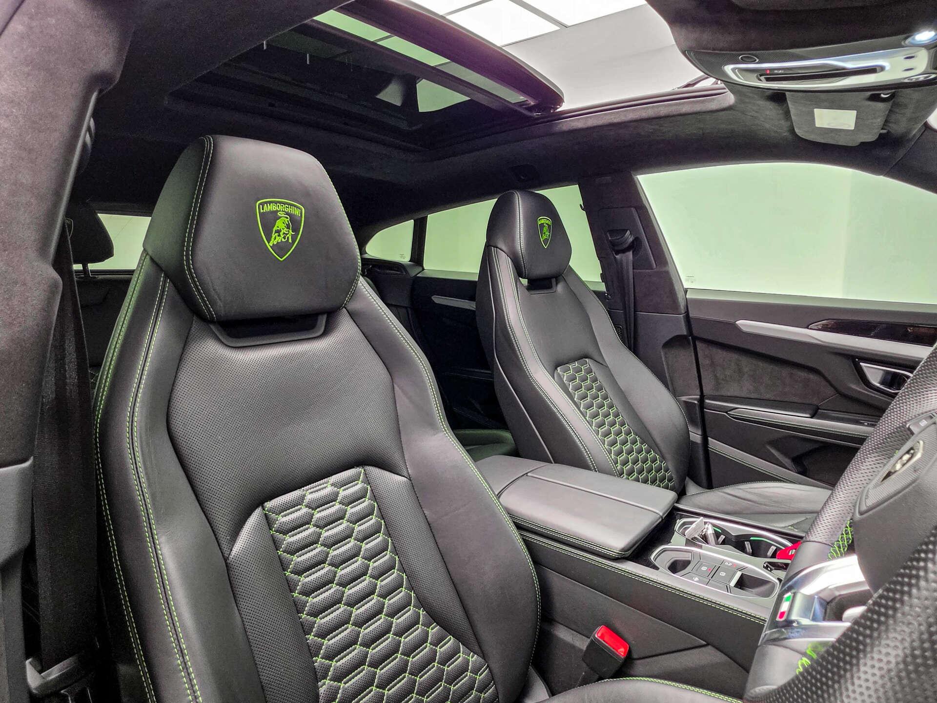 Lamborghini Urus view 36