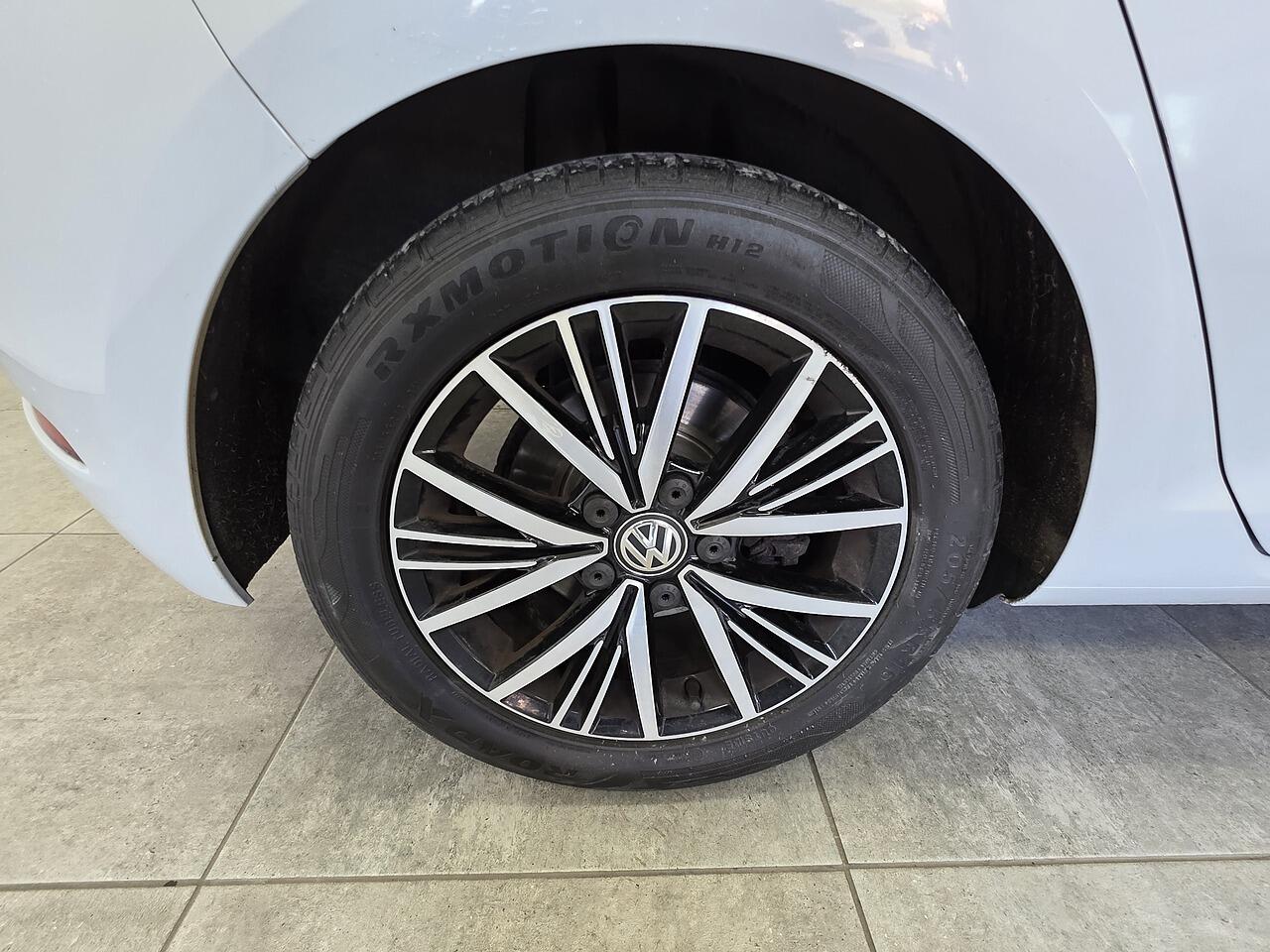 Volkswagen Golf view 22