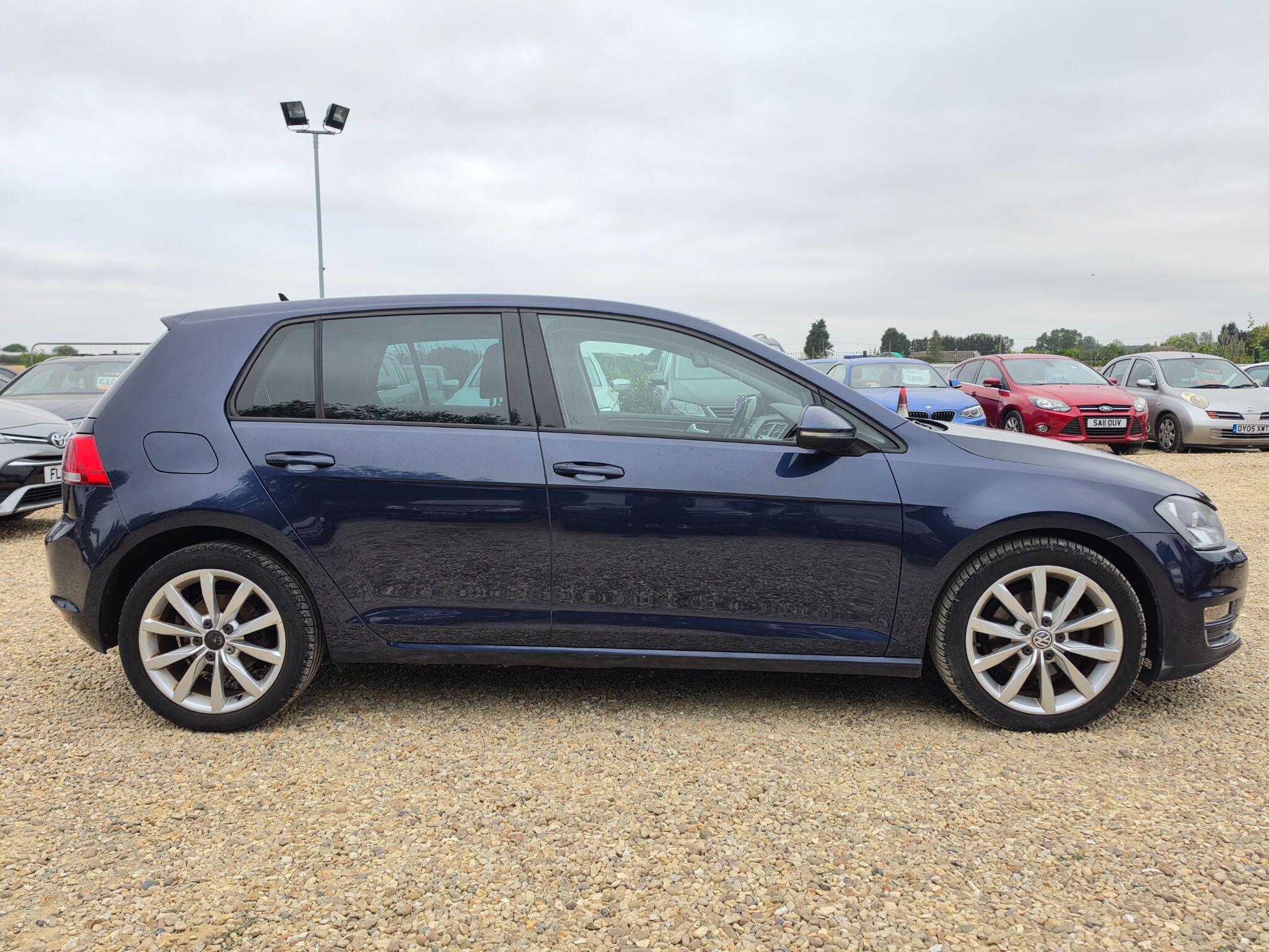 Volkswagen Golf view 5