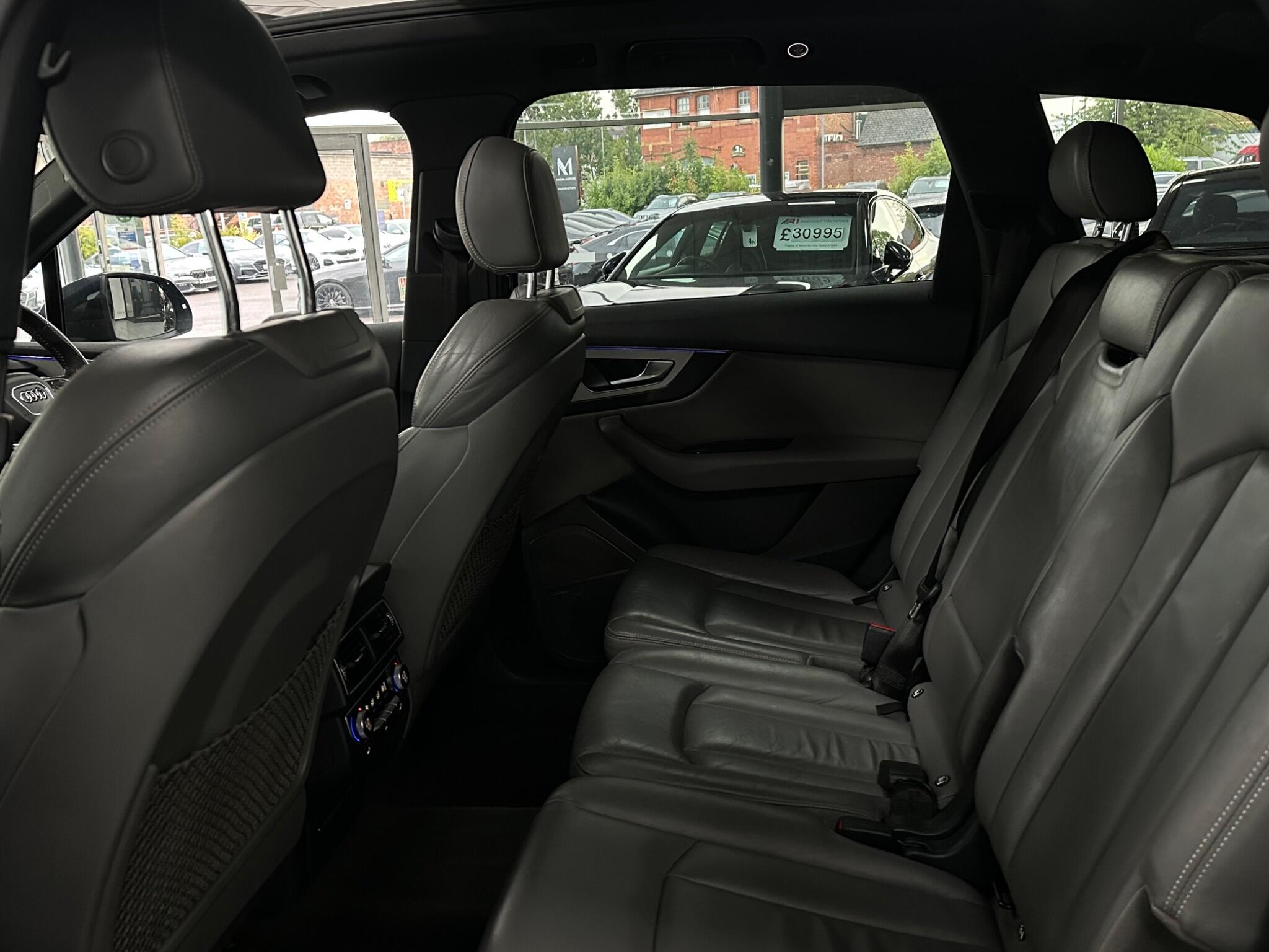 Audi Q7 view 39