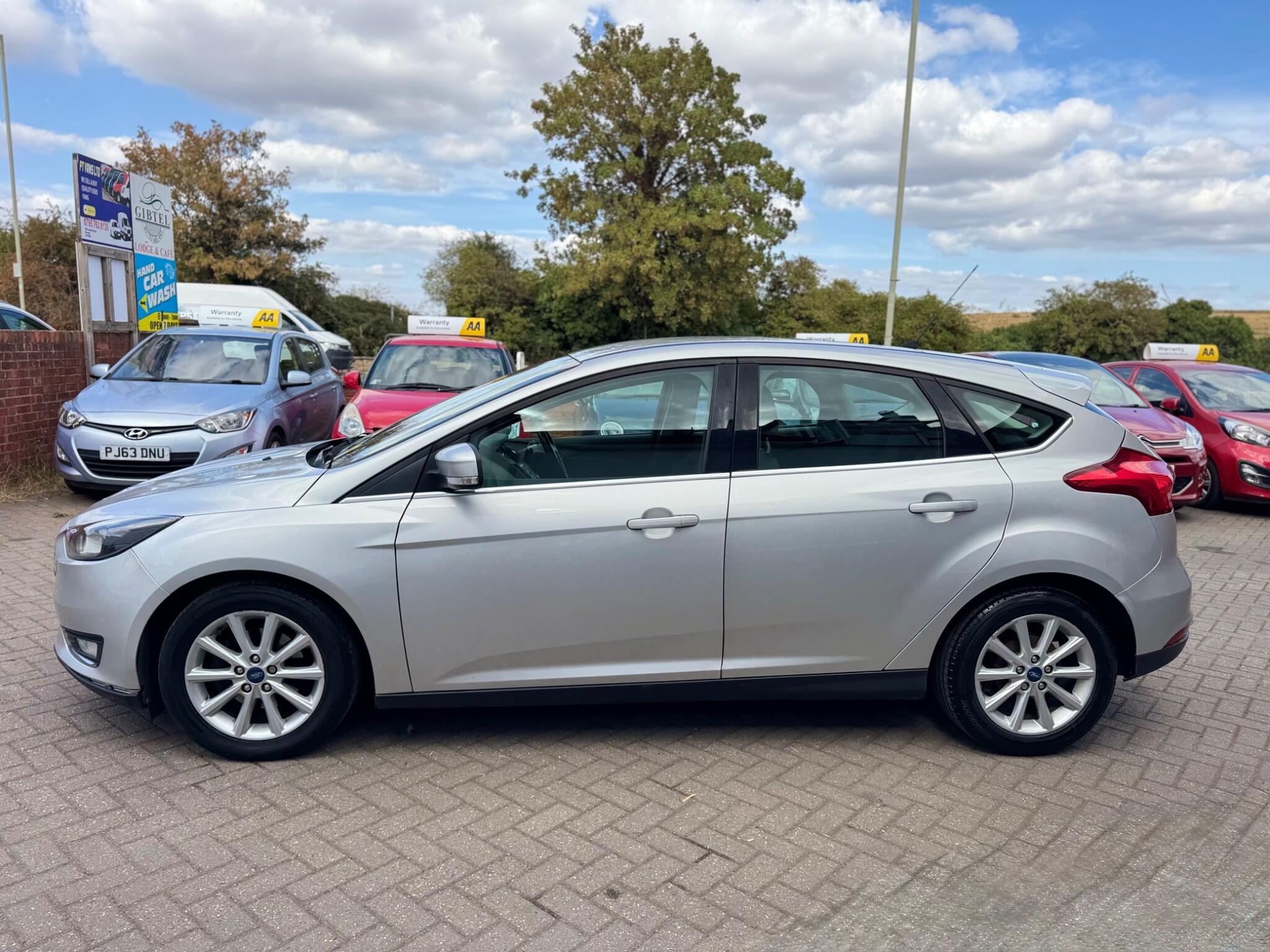 Ford Focus view 5
