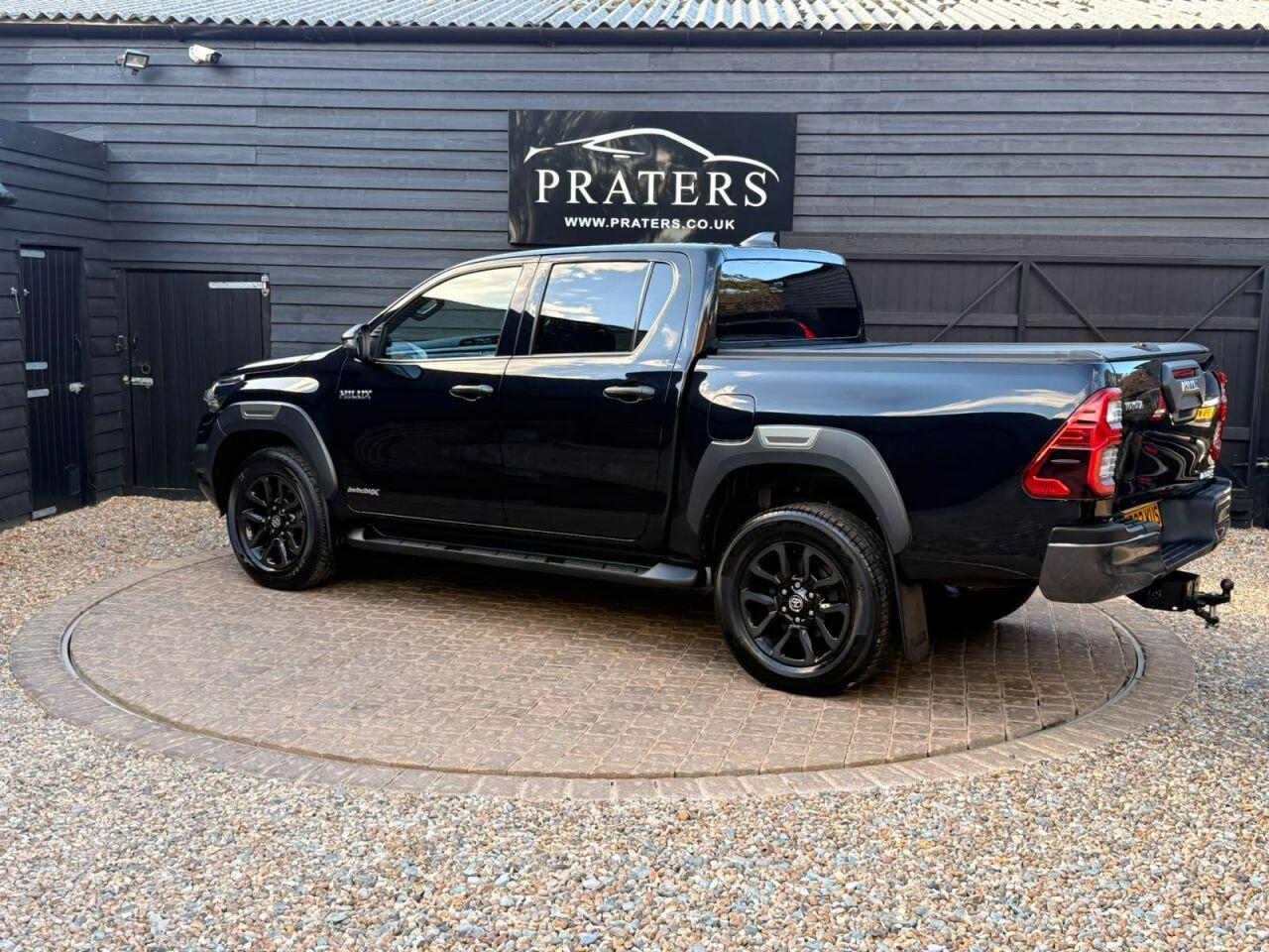 Toyota Hilux view 8