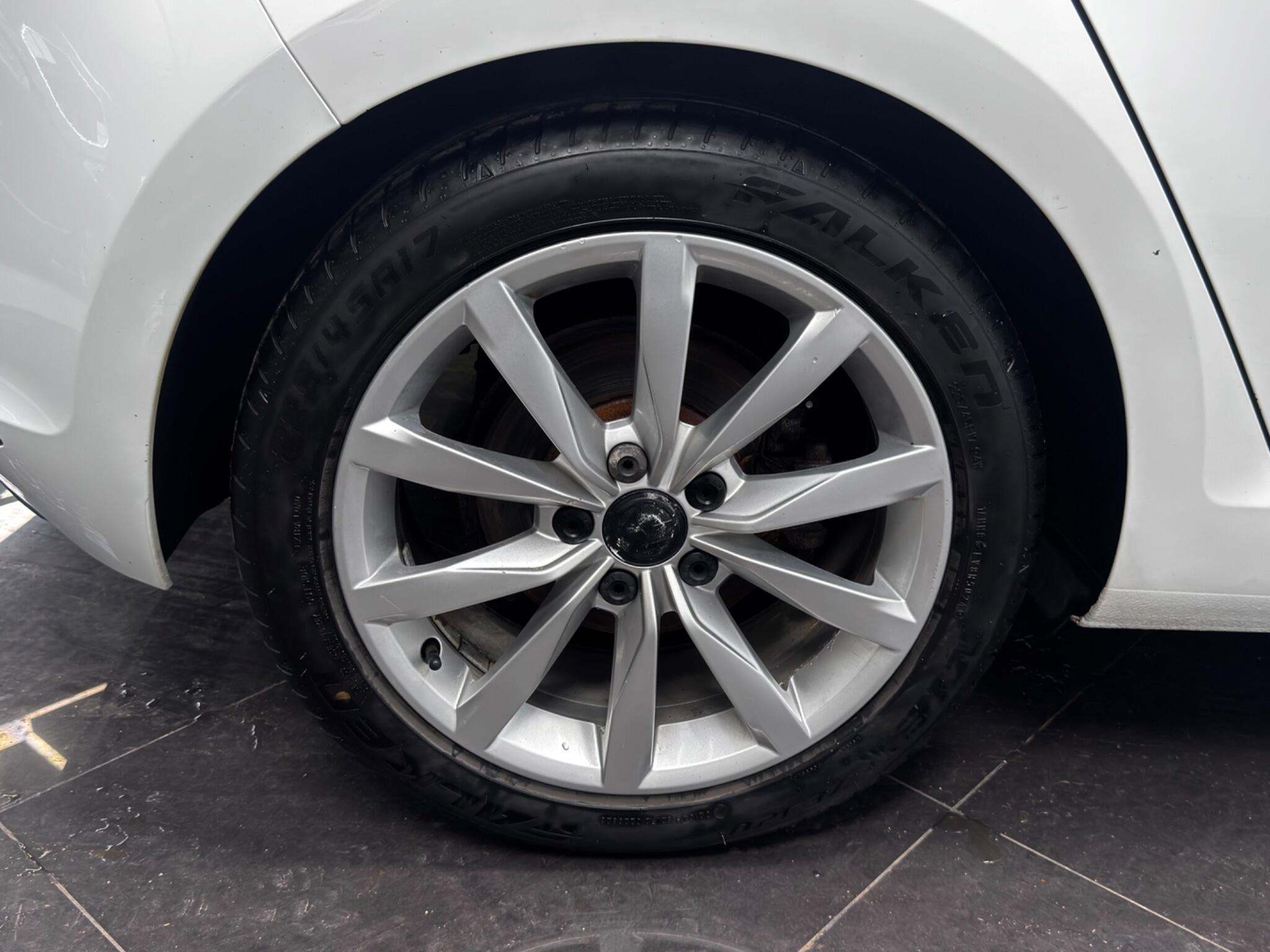 Volkswagen Golf view 72