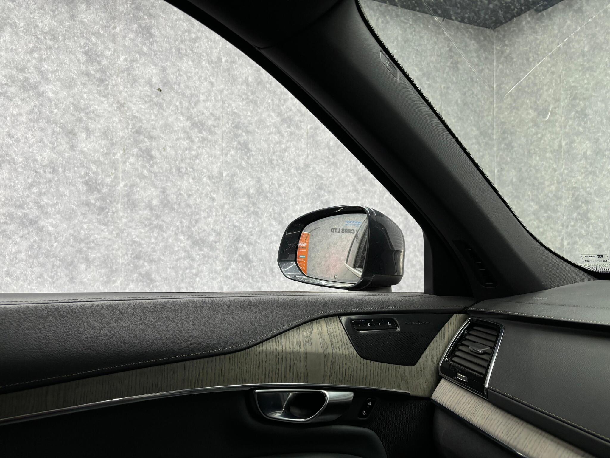 Volvo XC90 view 28