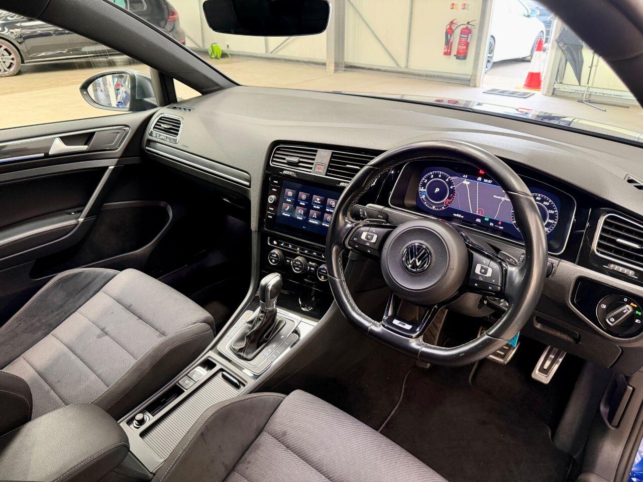 Volkswagen Golf view 3