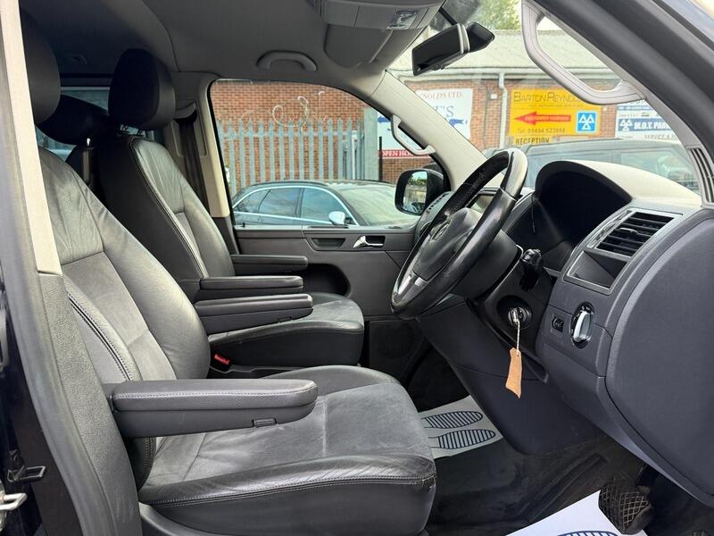 Volkswagen Caravelle view 32