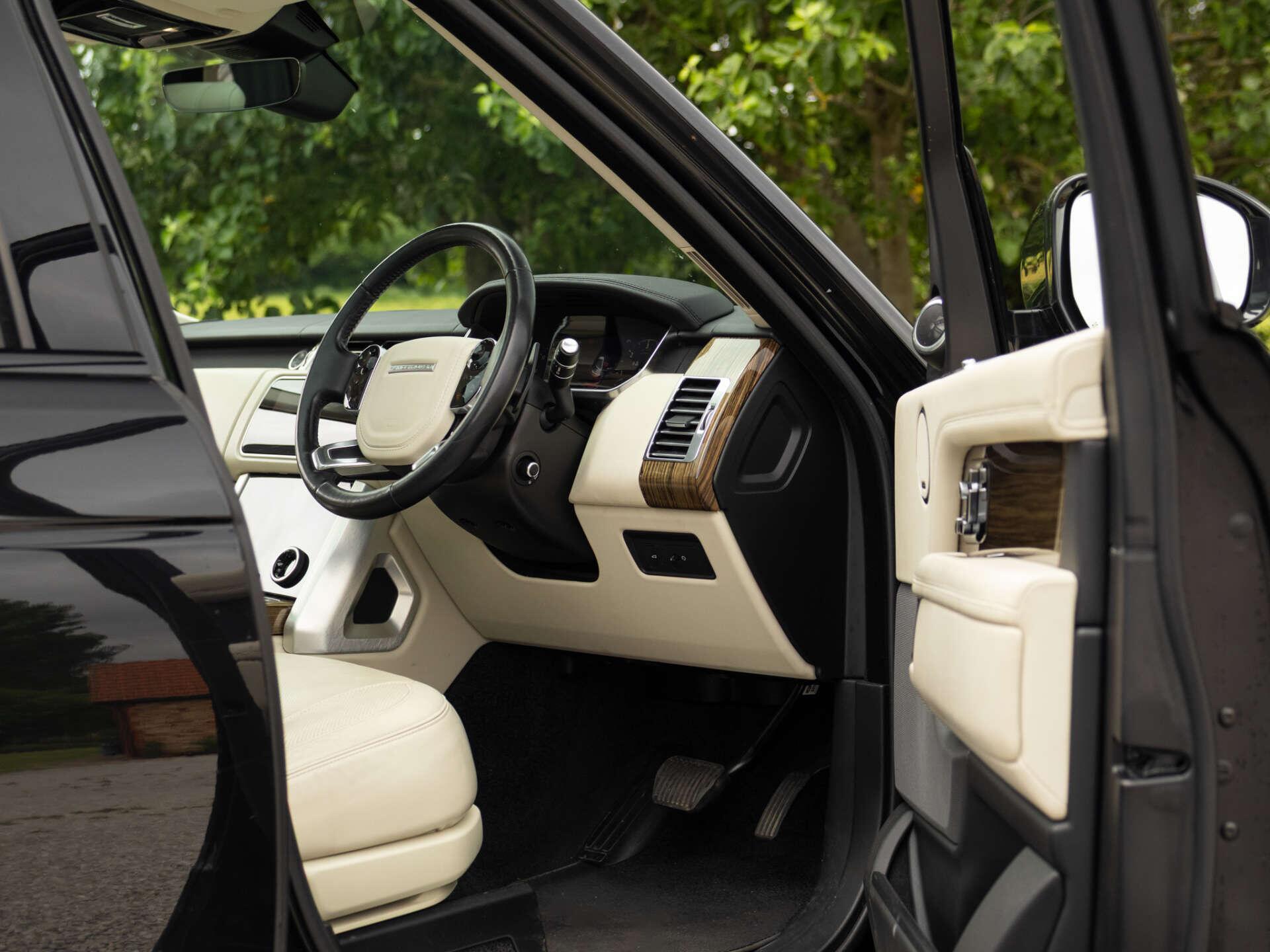 Land Rover Range Rover view 3