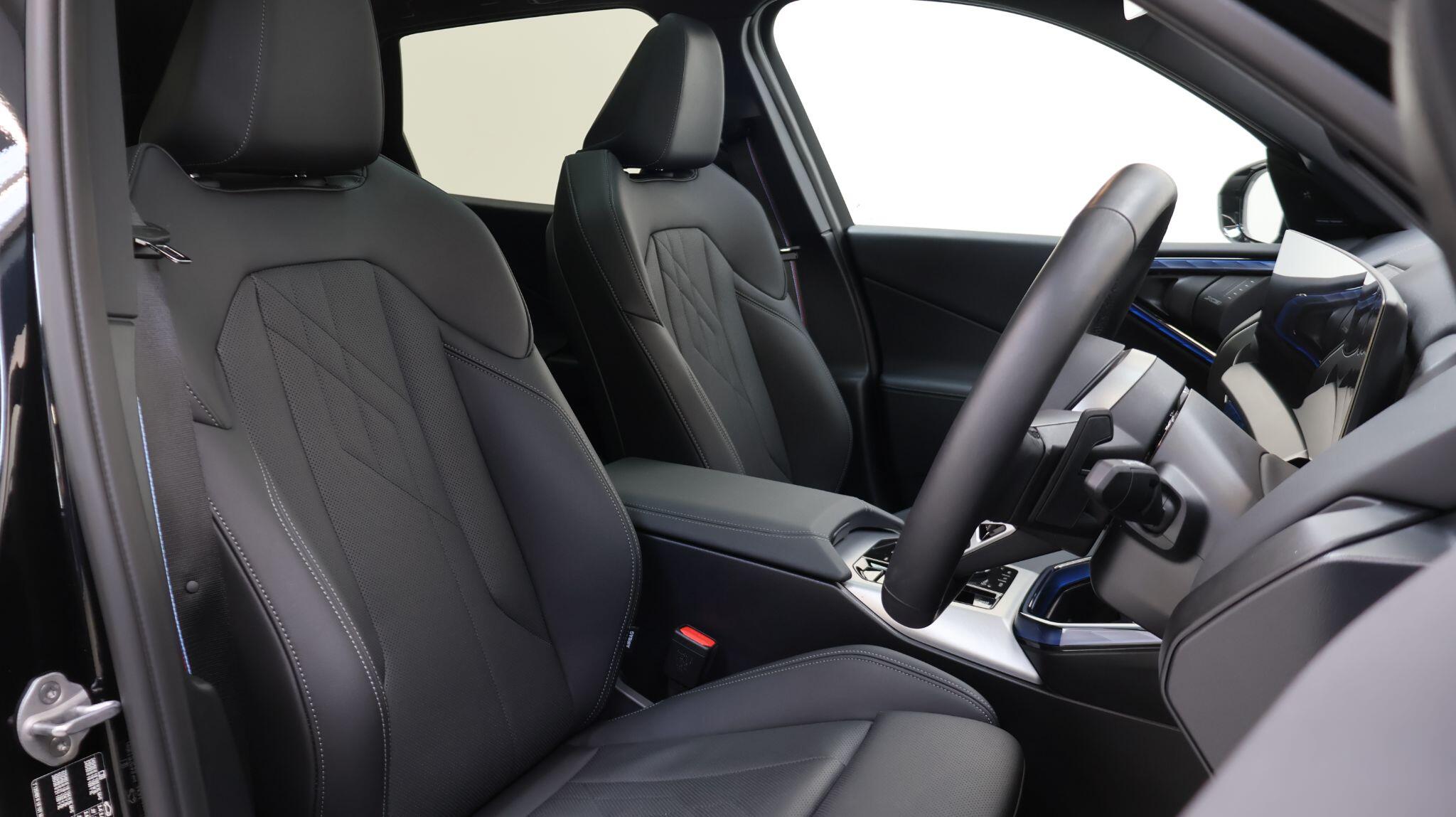 BMW X3 view 11