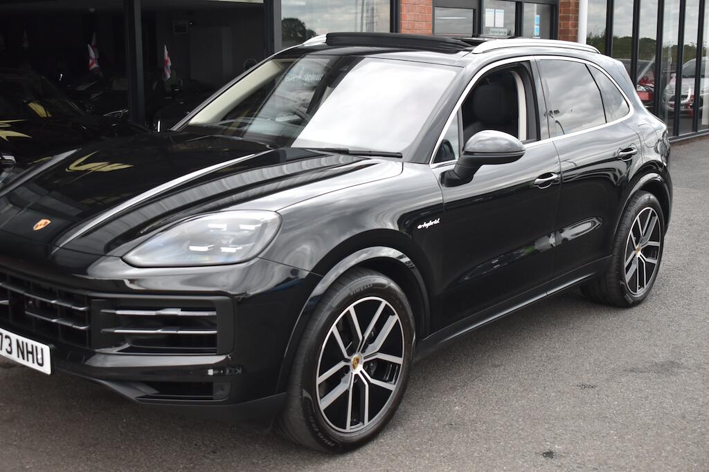 Porsche Cayenne view 25