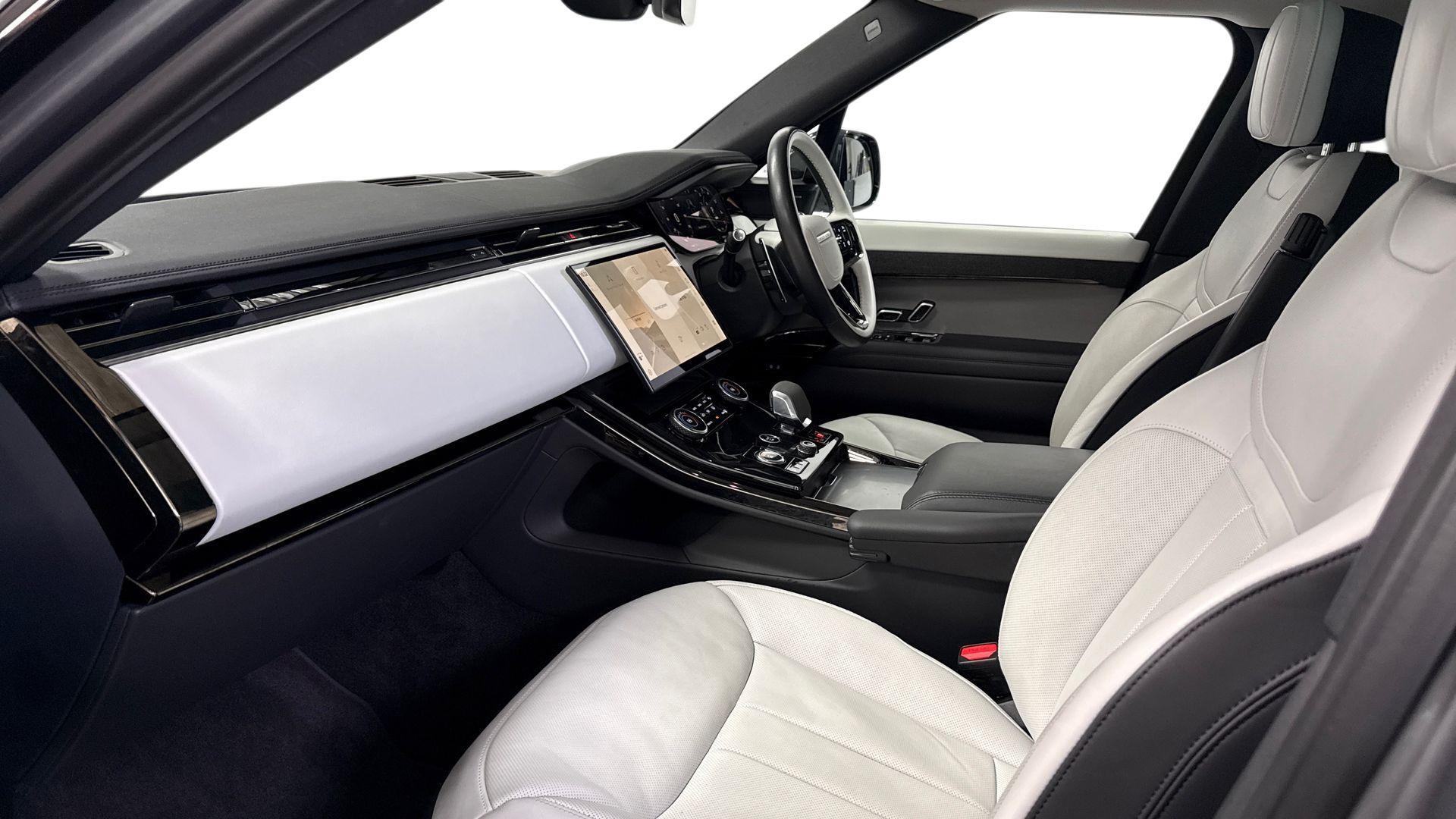 Land Rover Range Rover Sport view 3