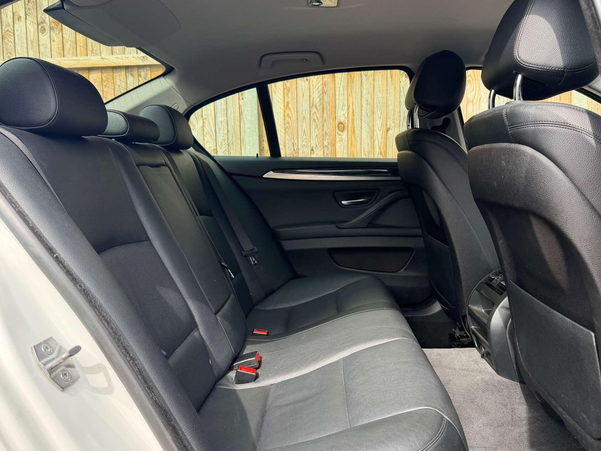 BMW 5 Series view 18