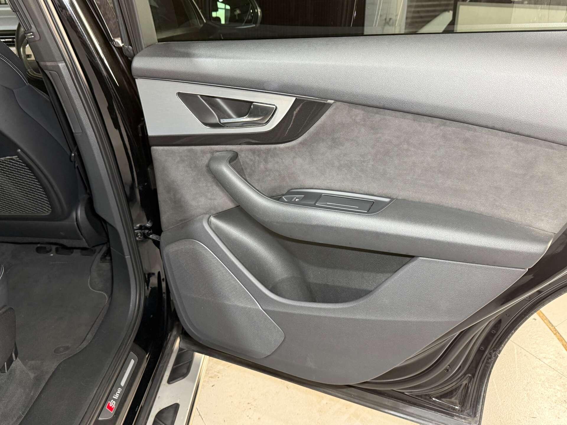 Audi Q7 view 20