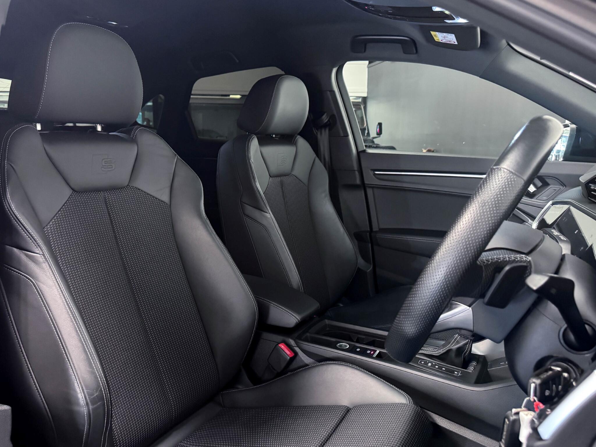 Audi Q3 view 26