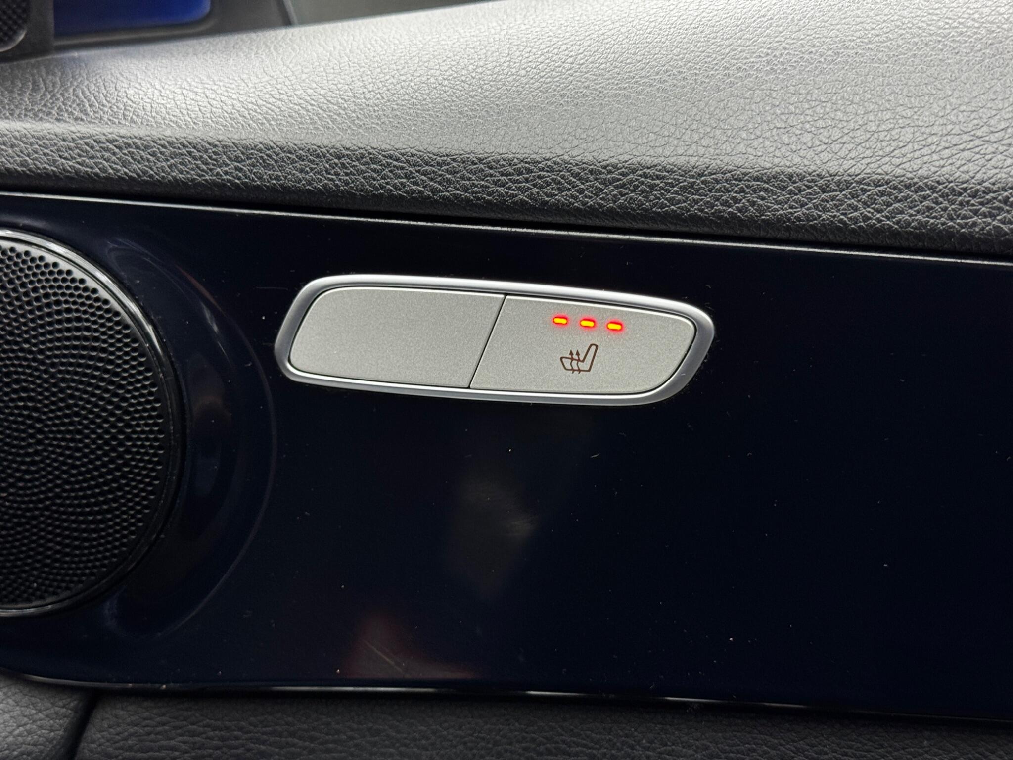 Mercedes-Benz C-Class view 38