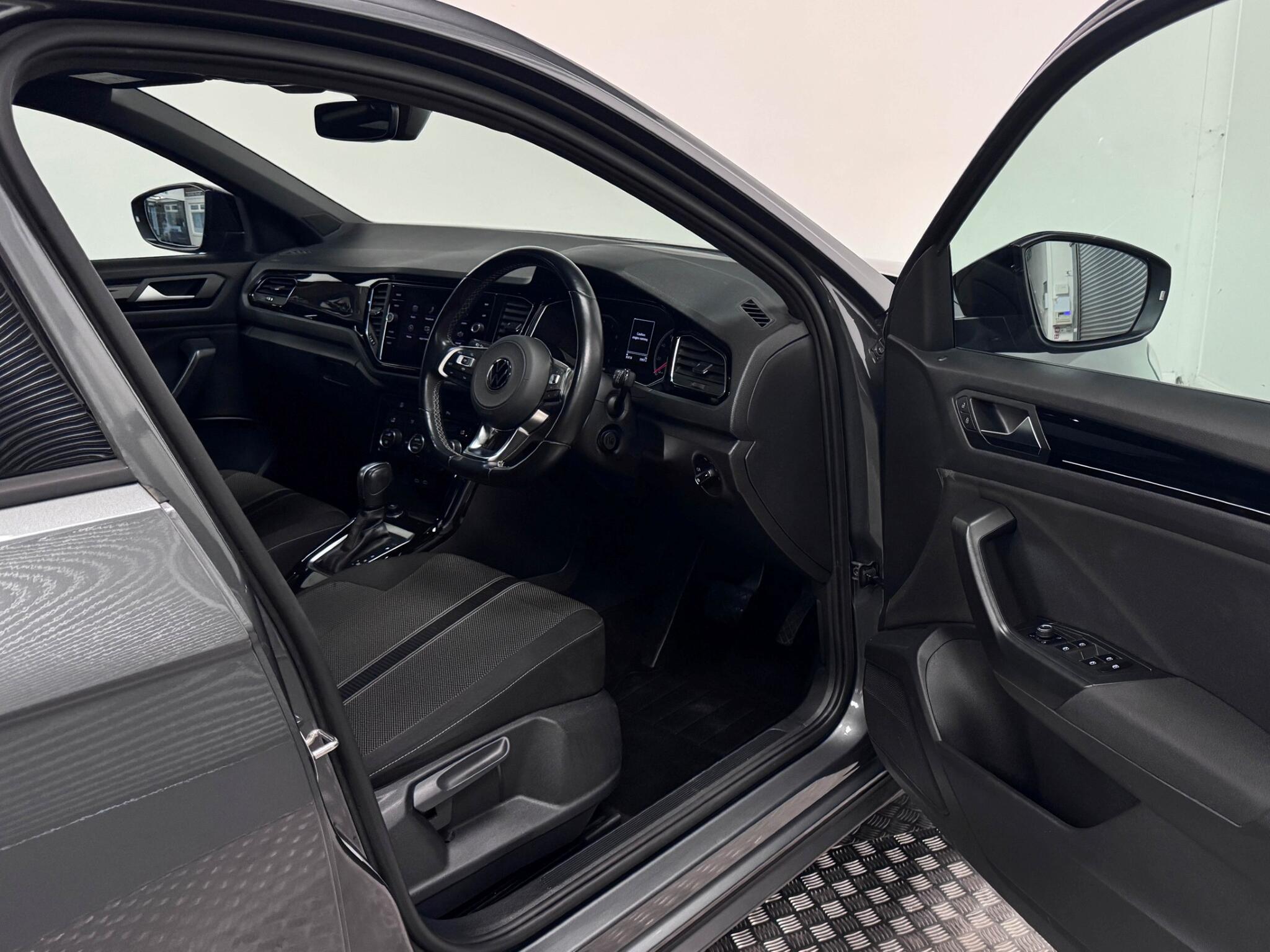 Volkswagen T-Roc view 24