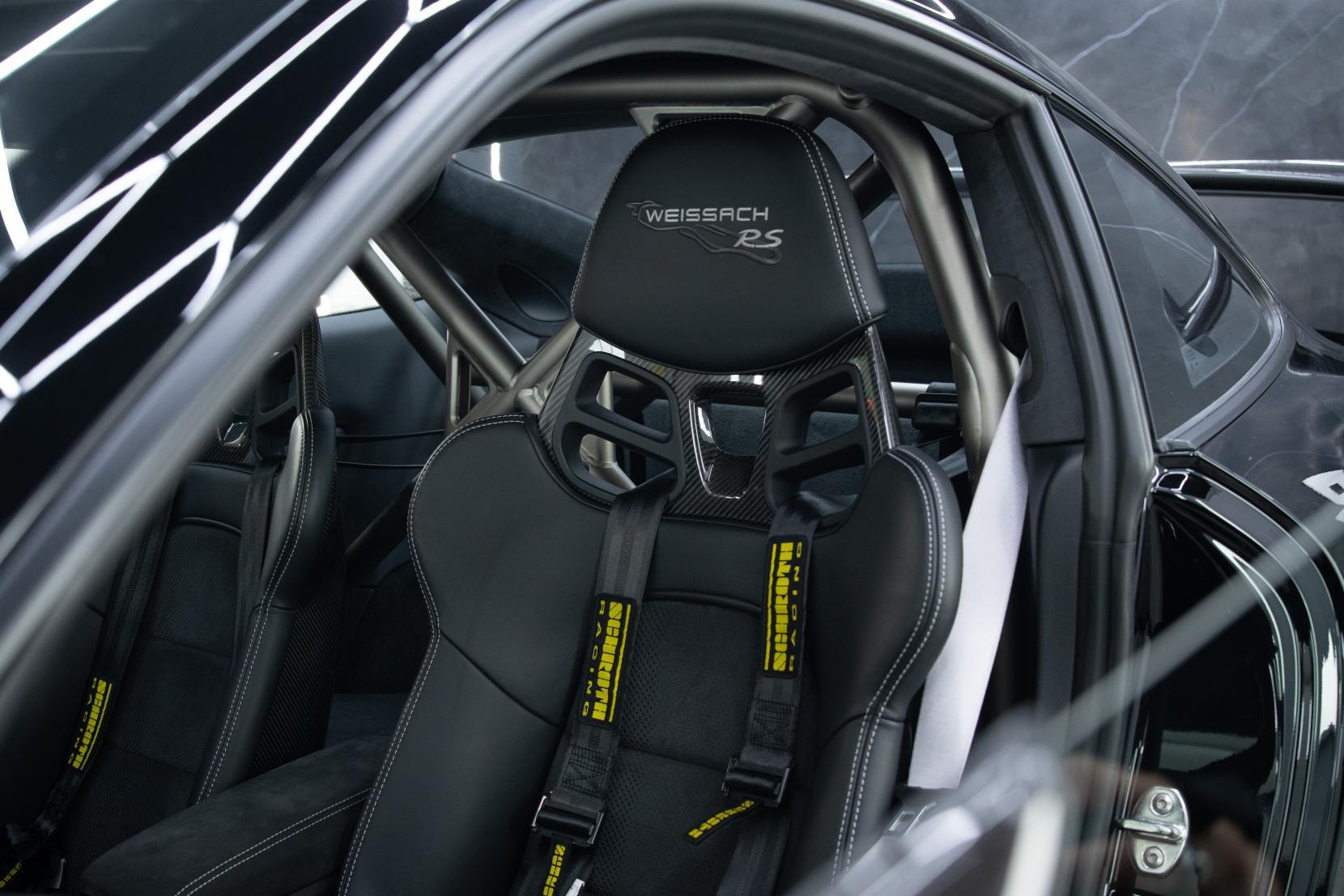 Porsche 911 view 8