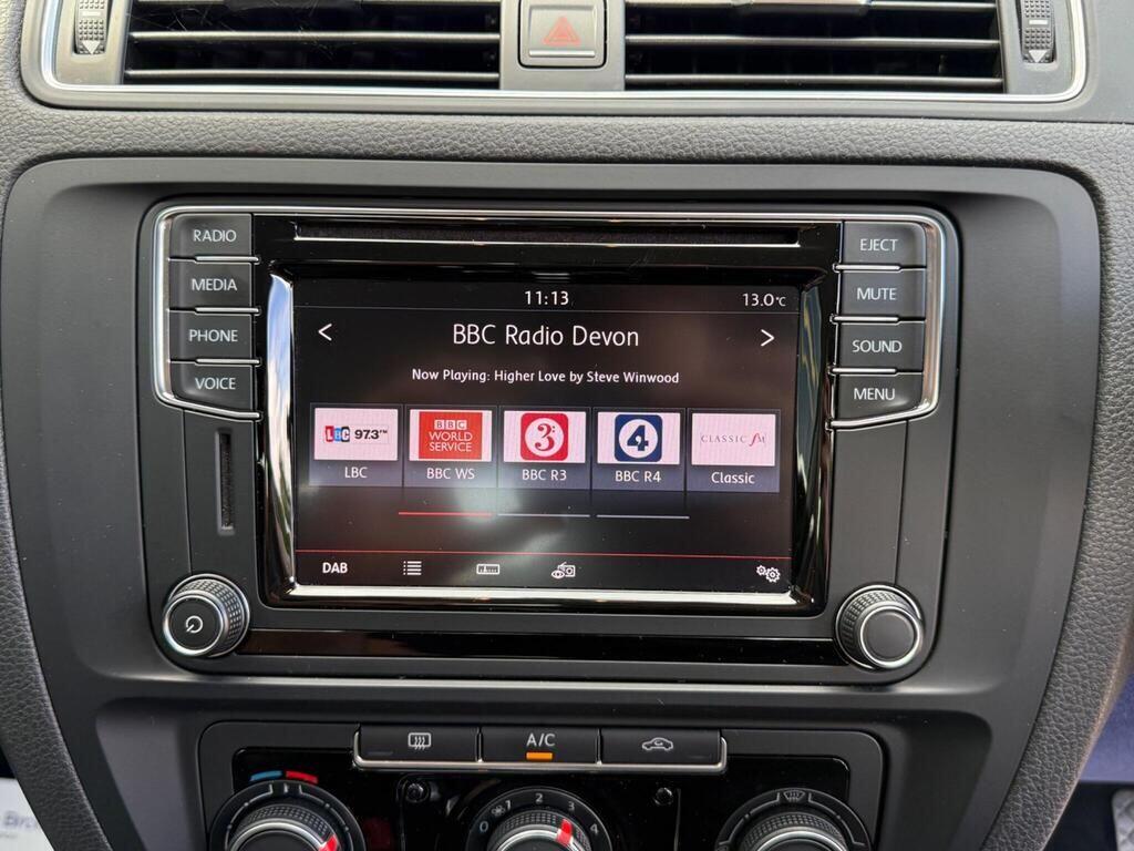 Volkswagen Jetta view 27