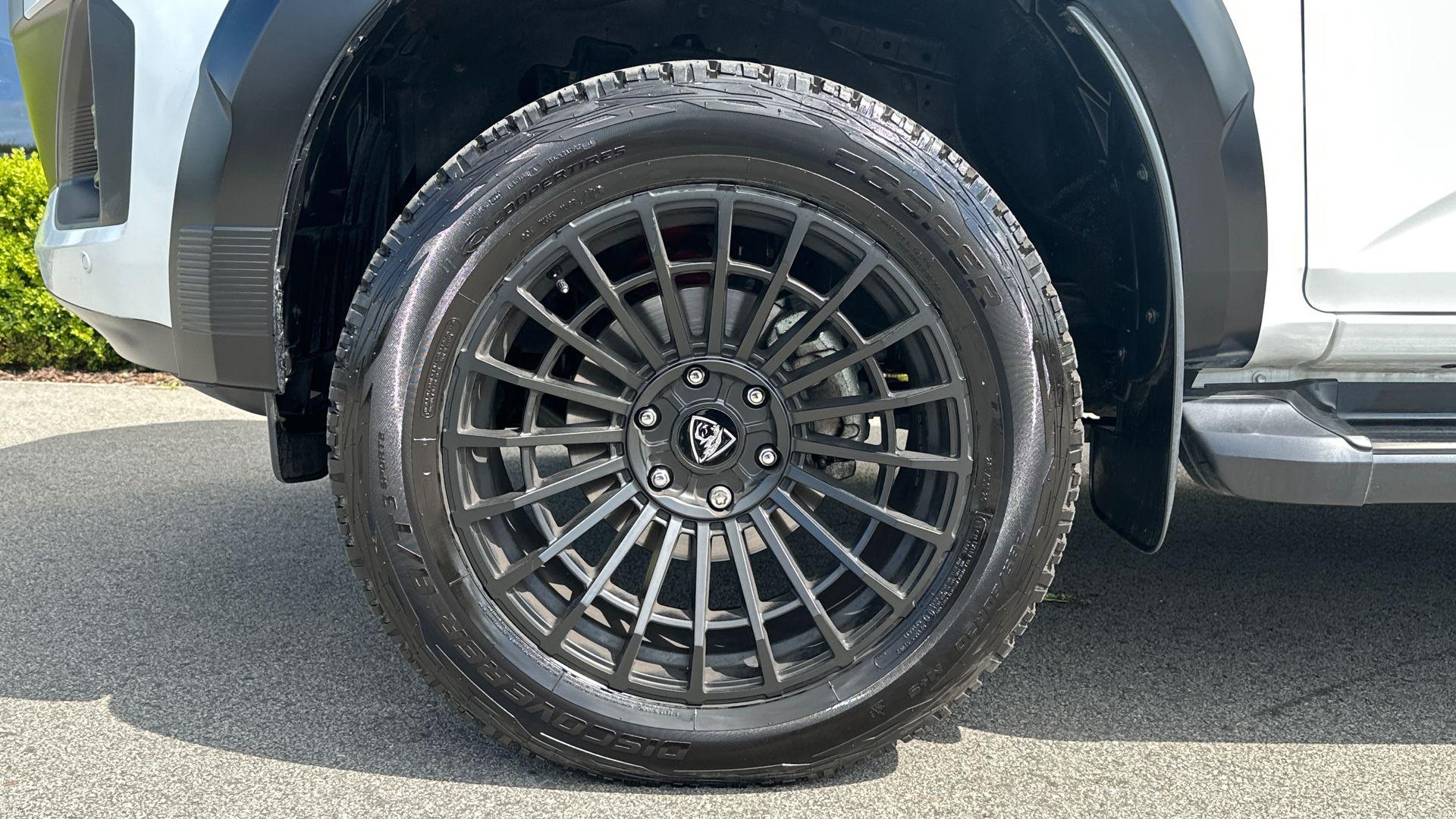 Isuzu D-Max view 8