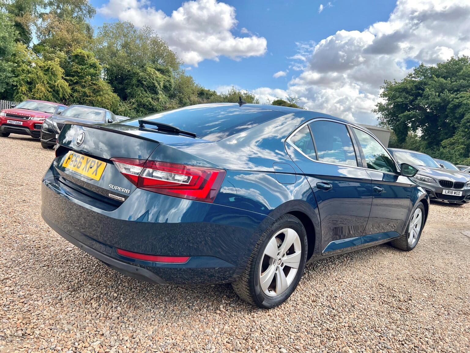 Skoda Superb view 3