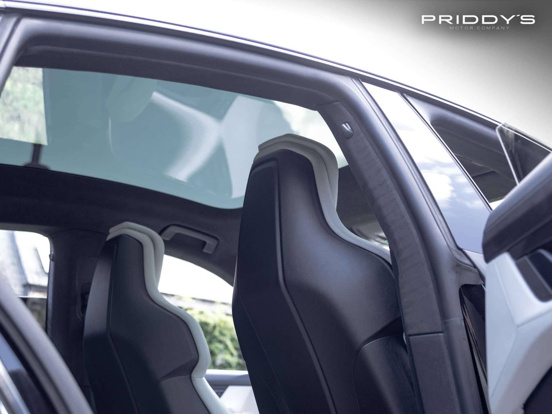 Porsche Taycan view 38