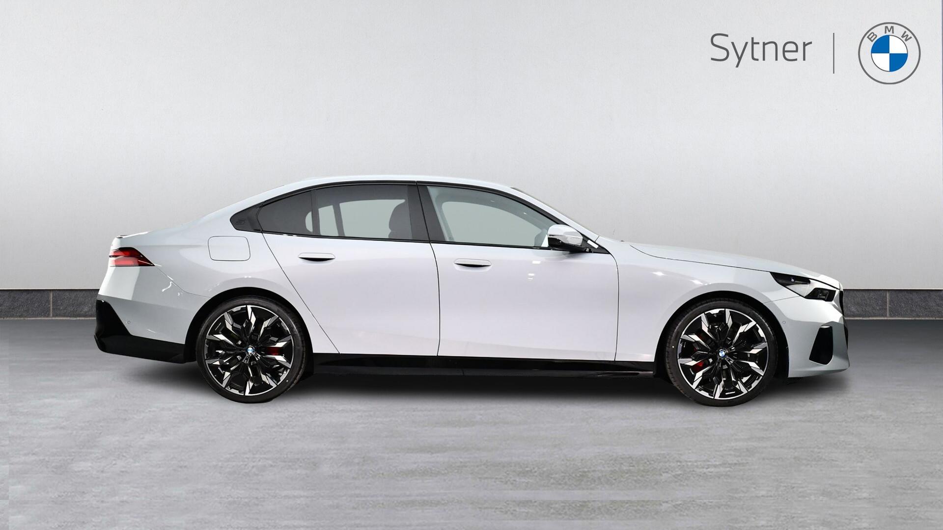 BMW 5 Series view 3