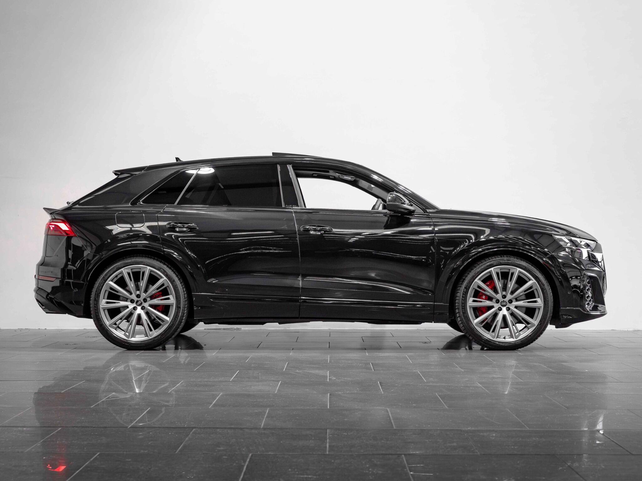 Audi SQ8 view 6