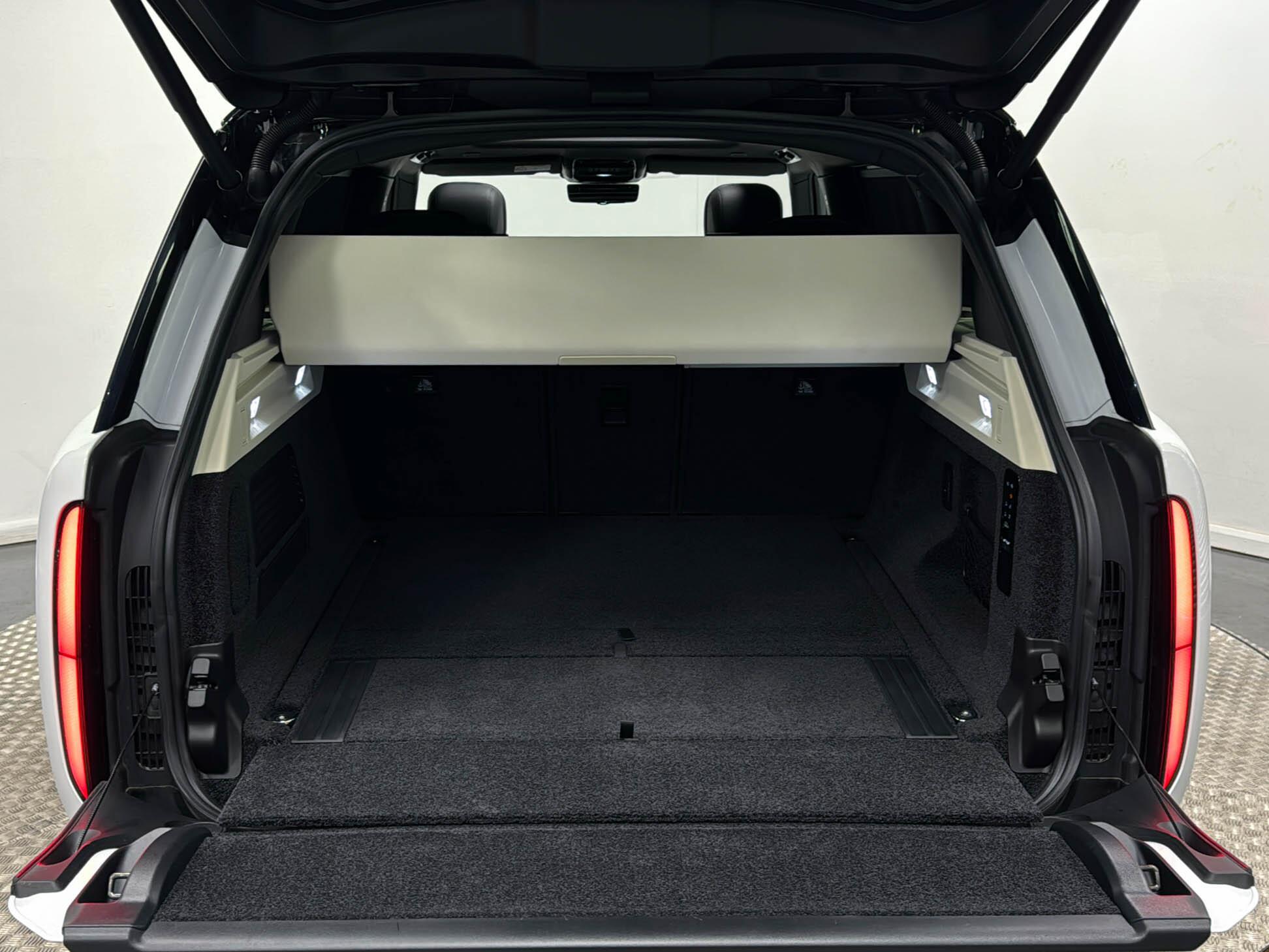 Land Rover Range Rover view 6