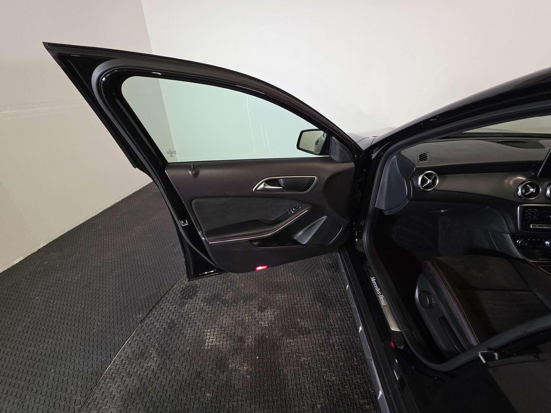 Mercedes-Benz GLA view 61