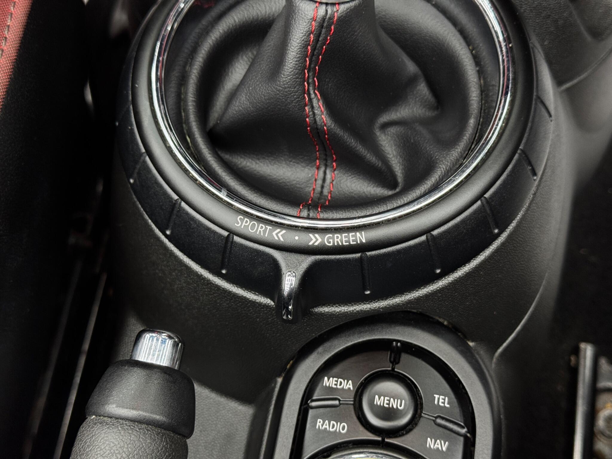 Mini Convertible view 24