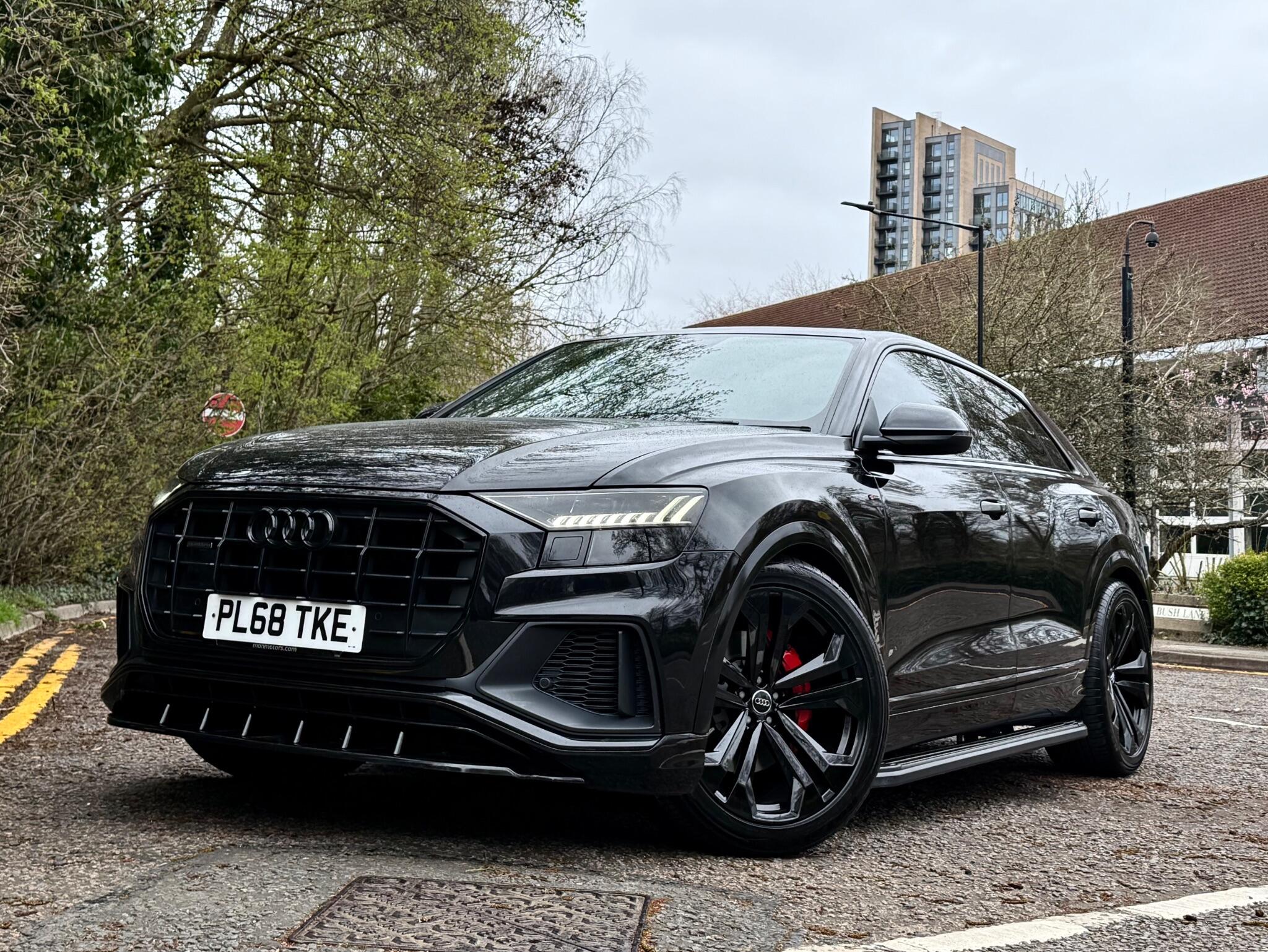 Audi Q8 view 20