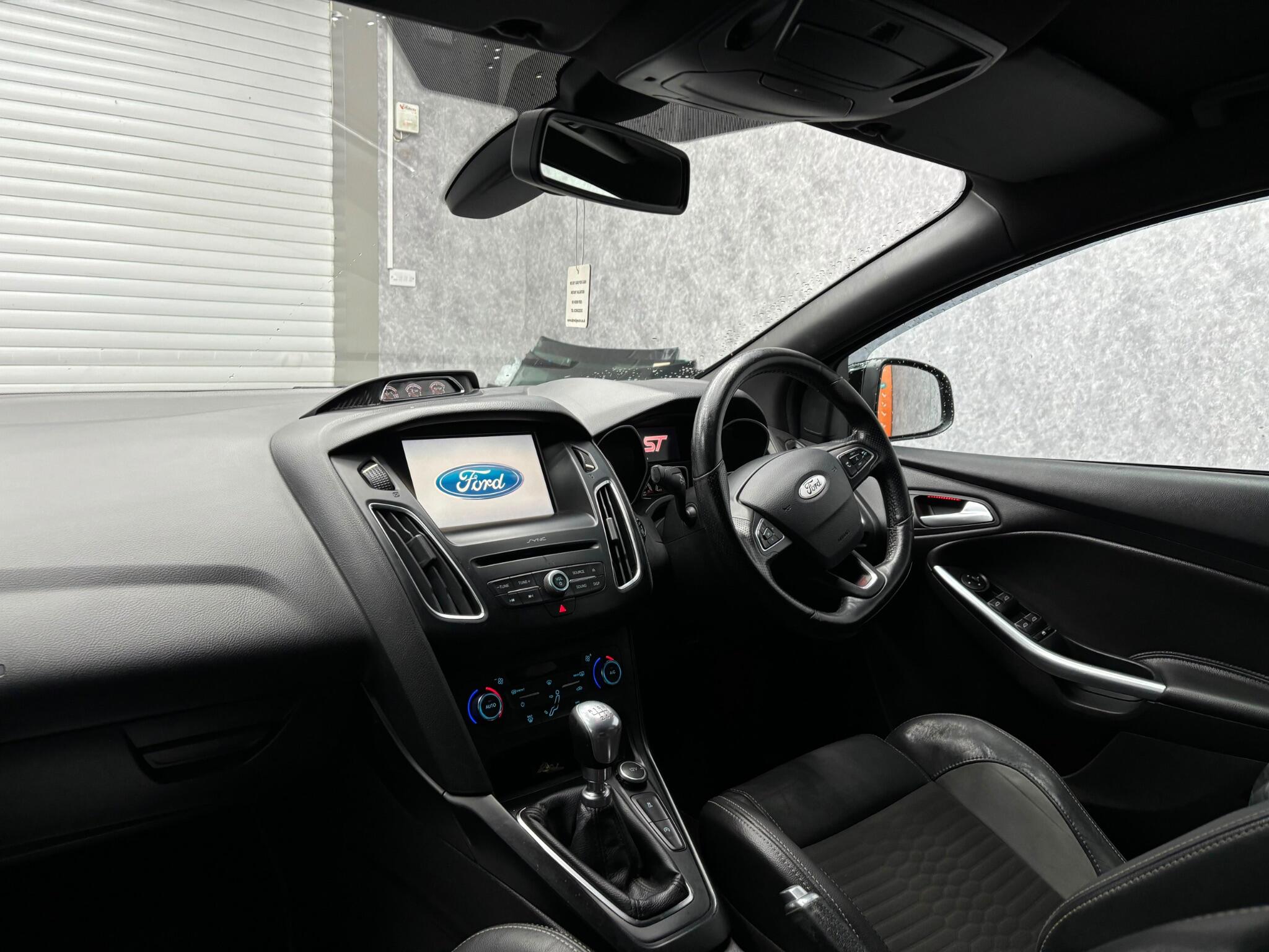 Ford Focus view 11