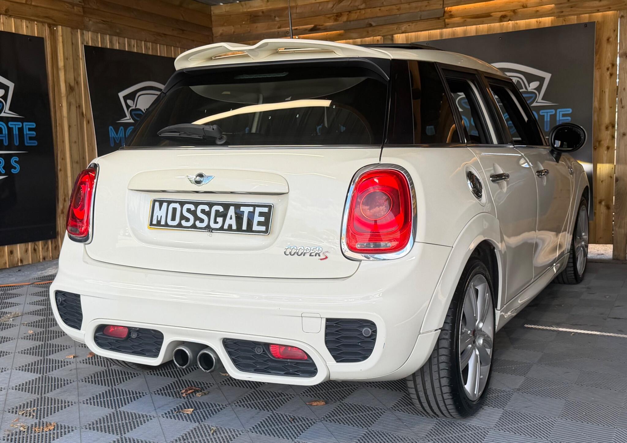 Mini Hatch view 9