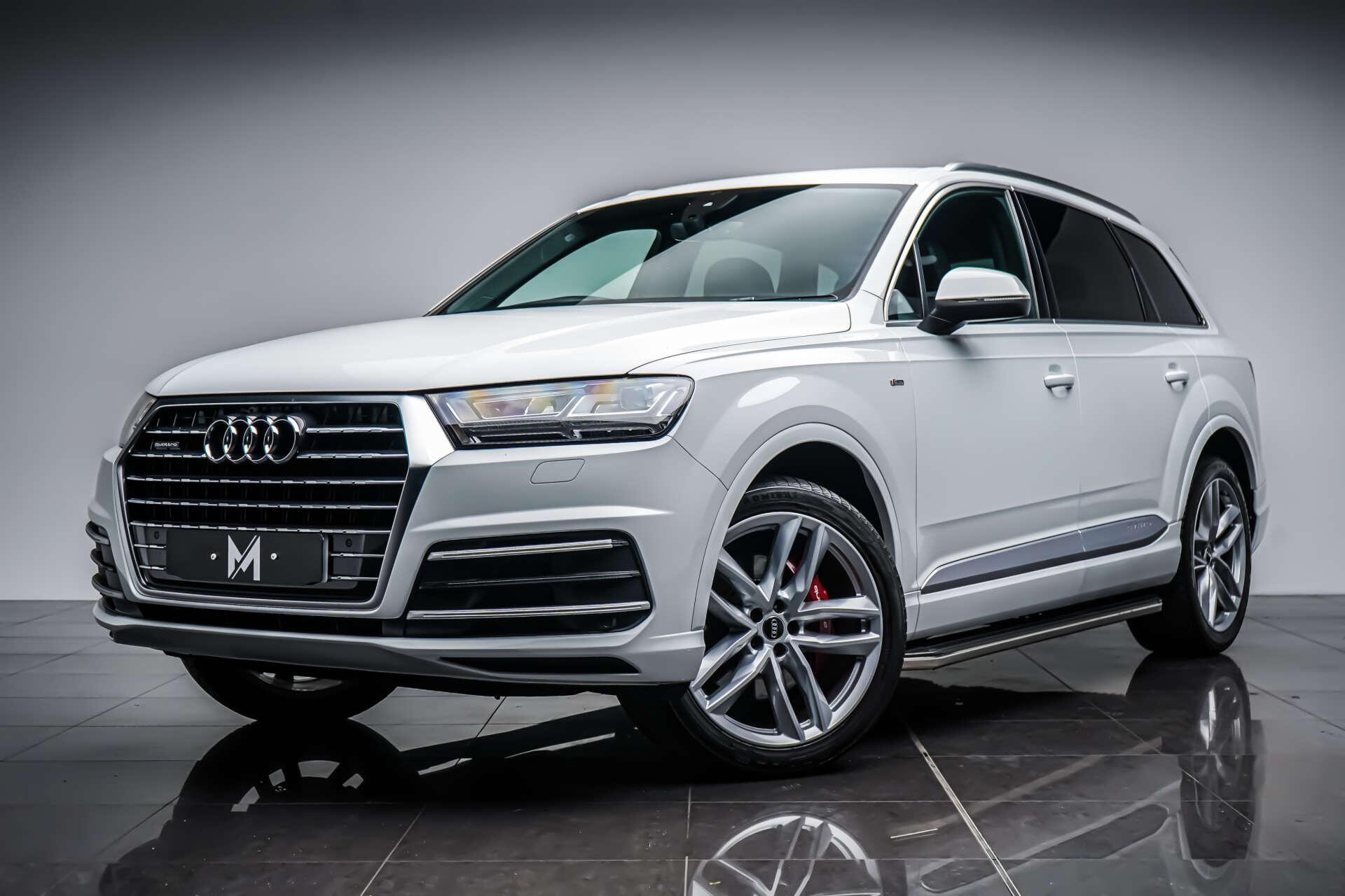 Audi Q7 view 5