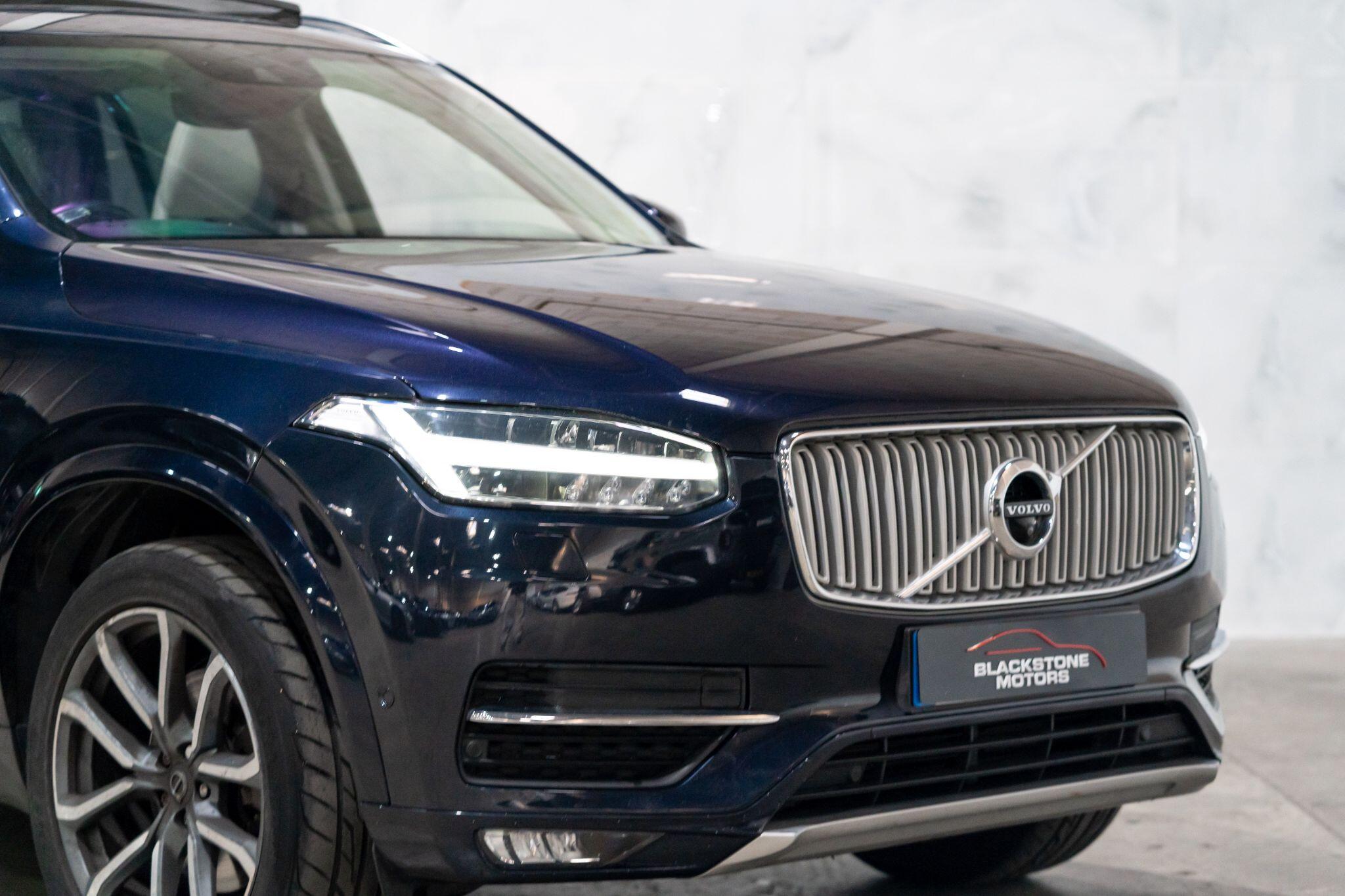Volvo XC90 view 9