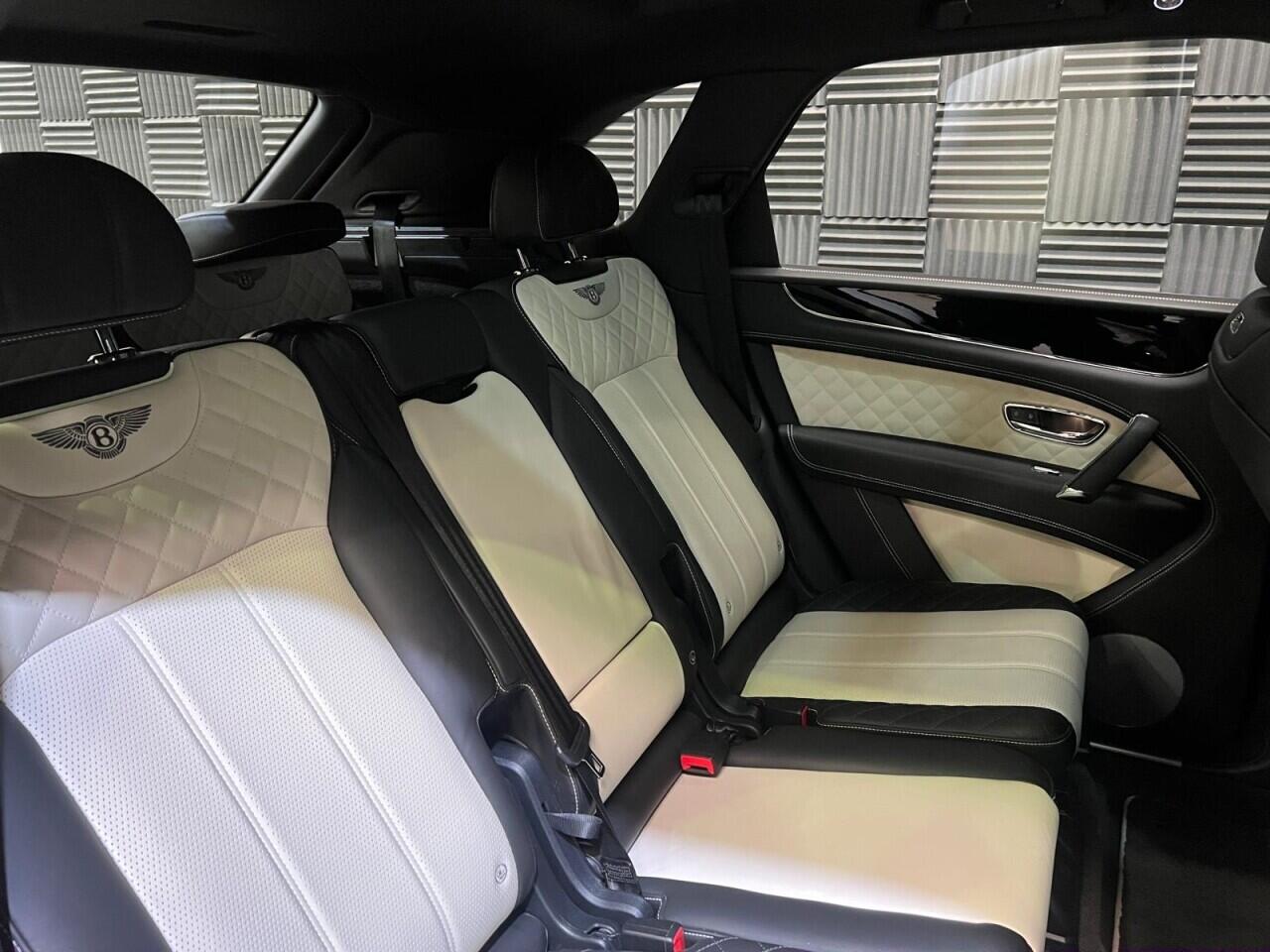 Bentley Bentayga view 17