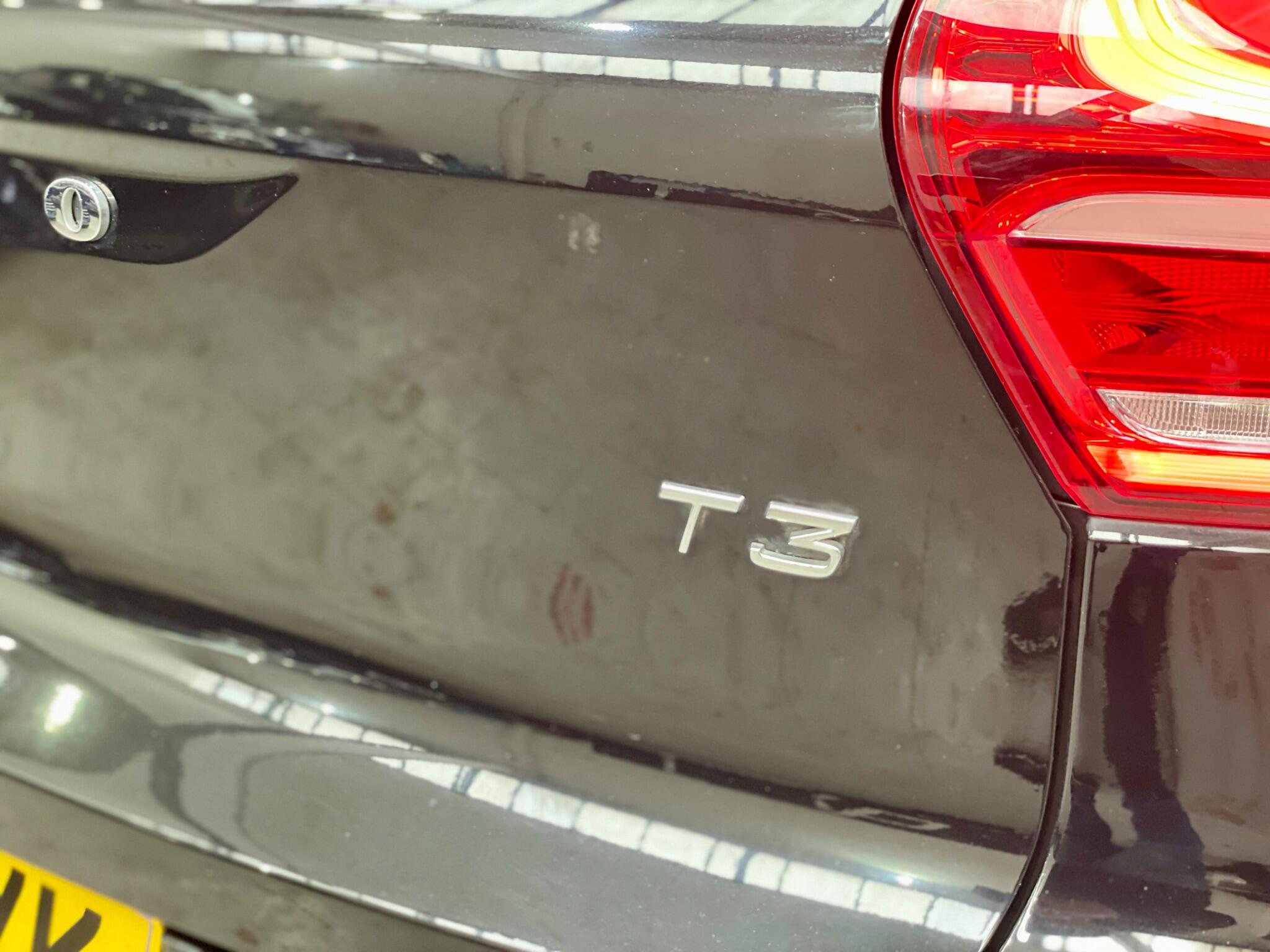 Volvo XC40 view 23