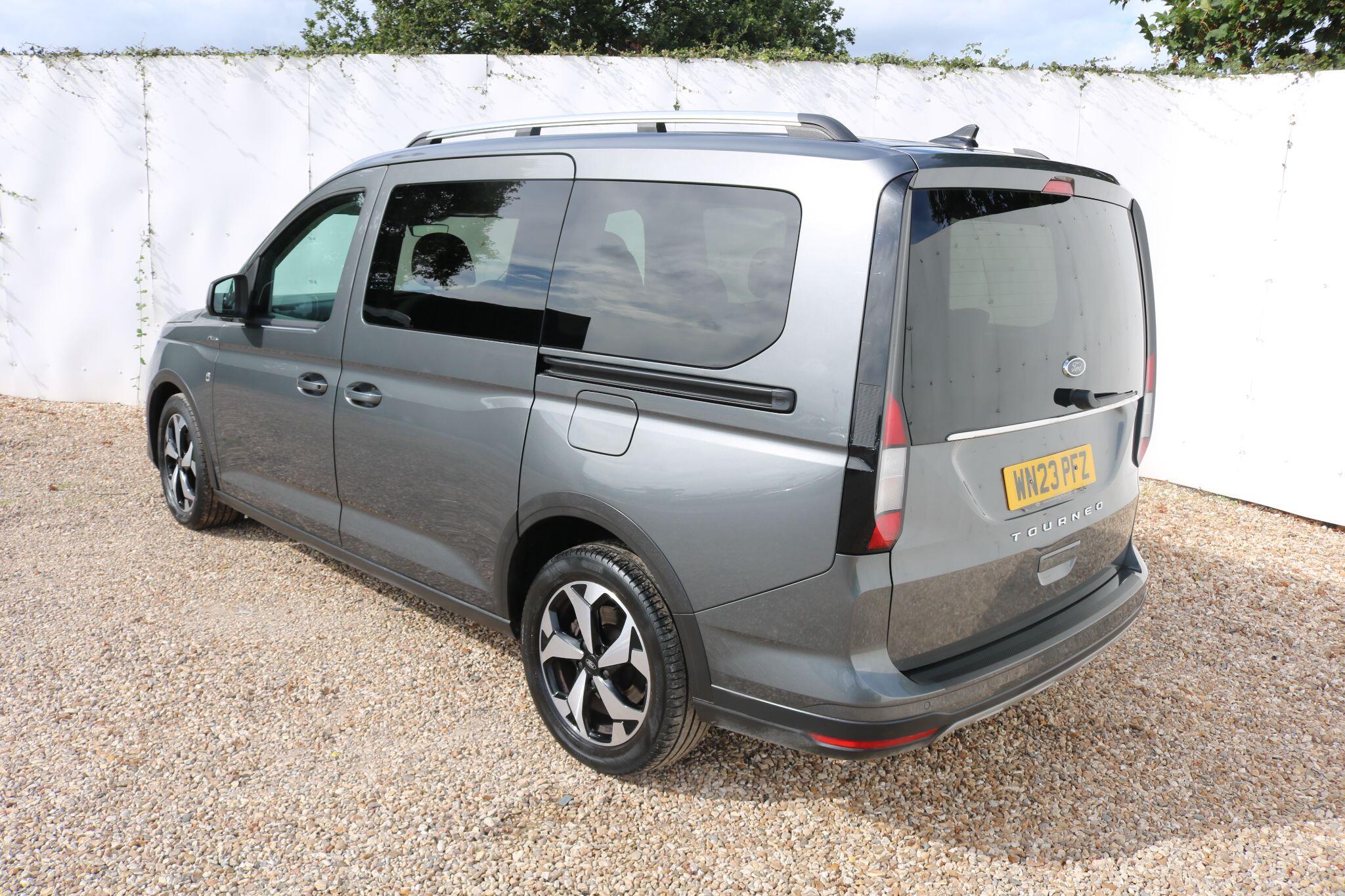Ford Grand Tourneo Connect view 6