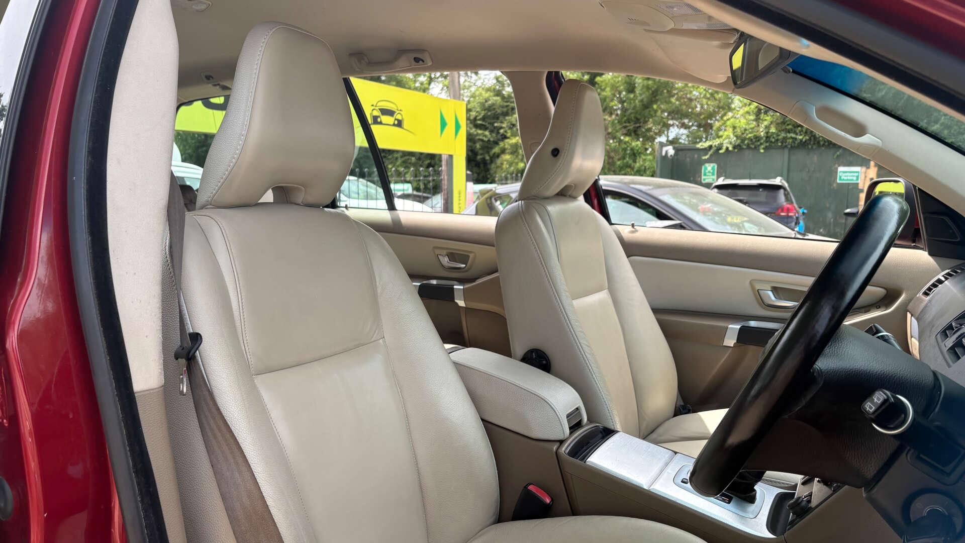Volvo XC90 view 7