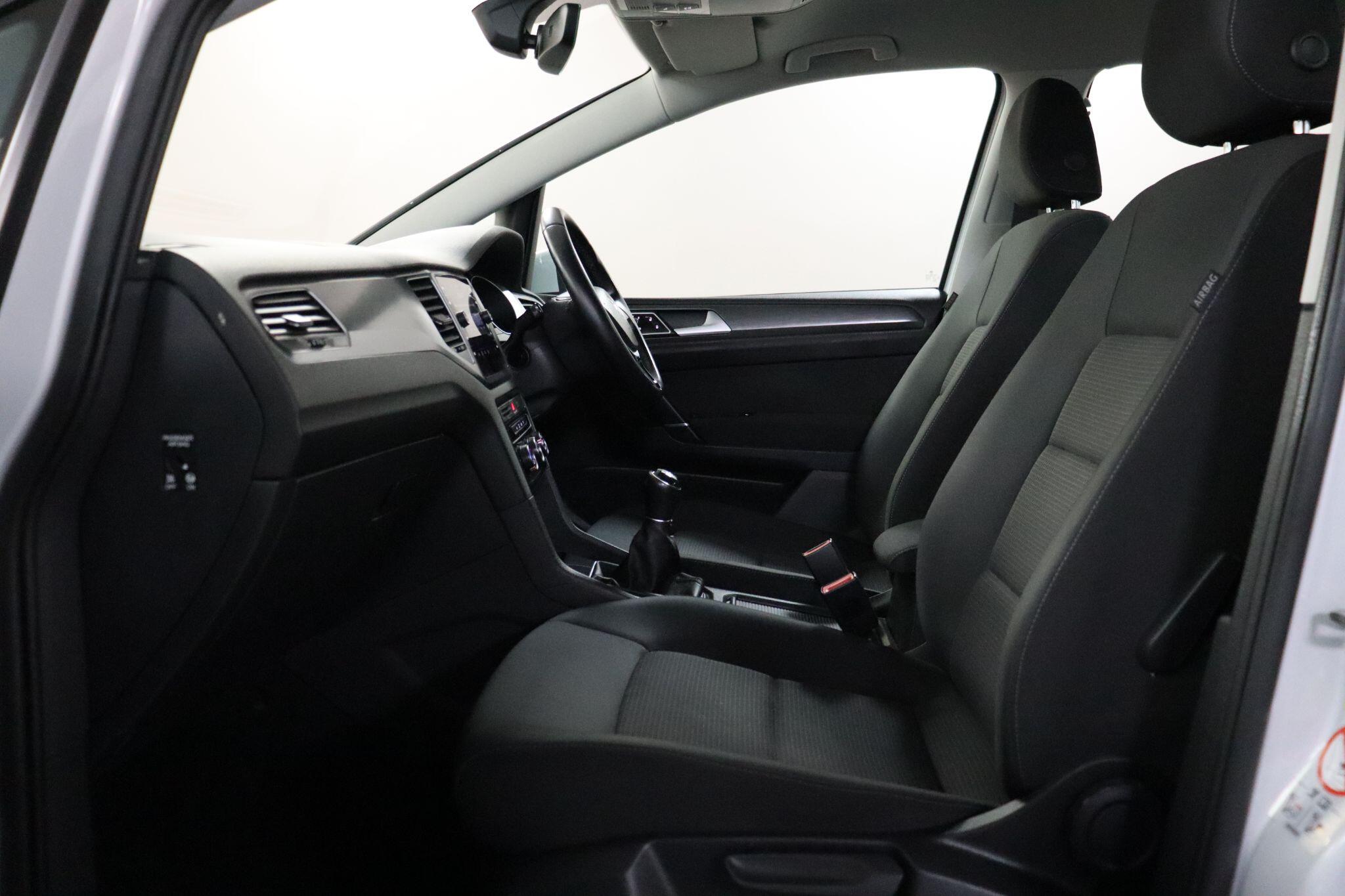 Volkswagen Golf SV view 42