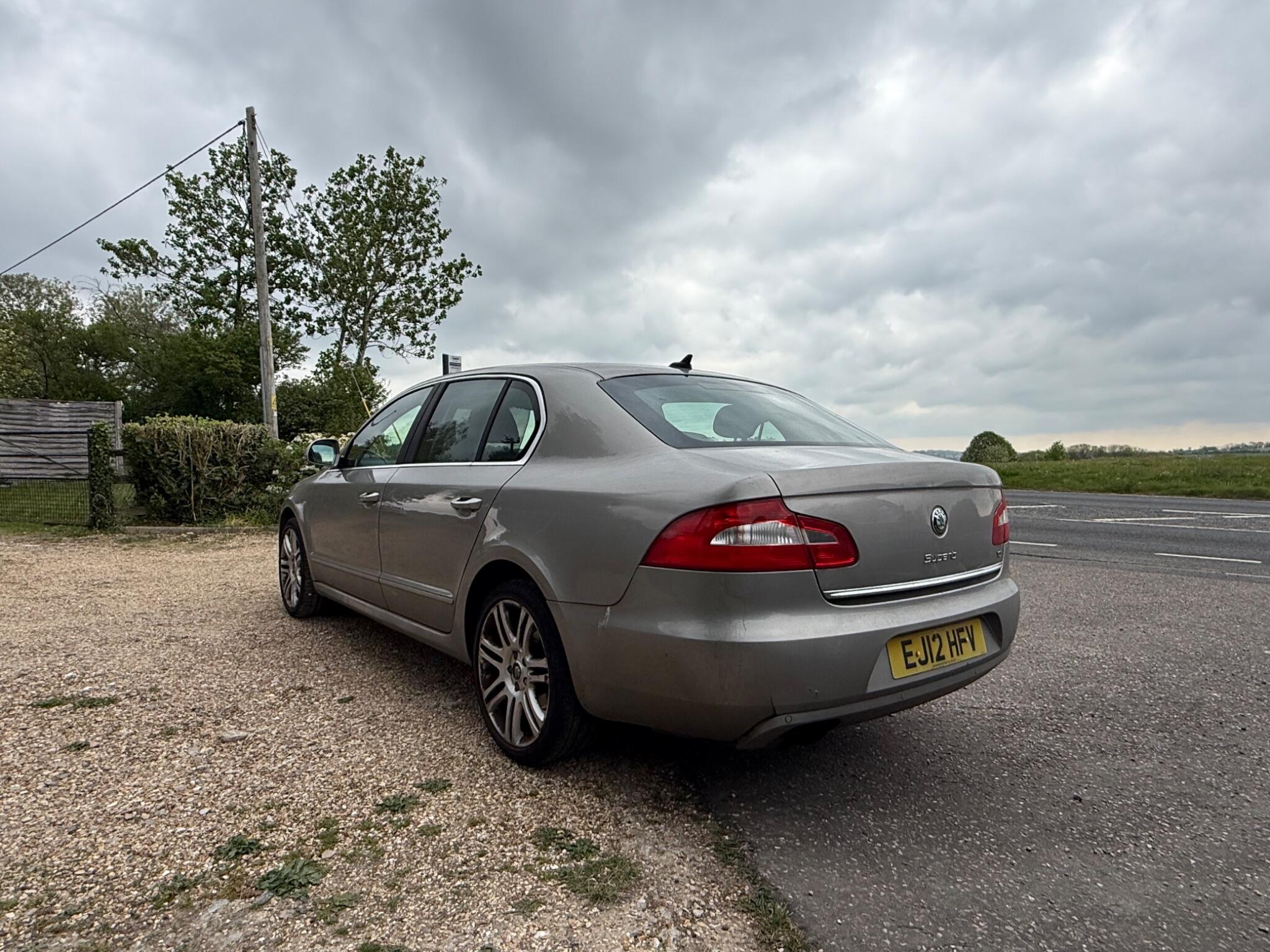 Skoda Superb view 5