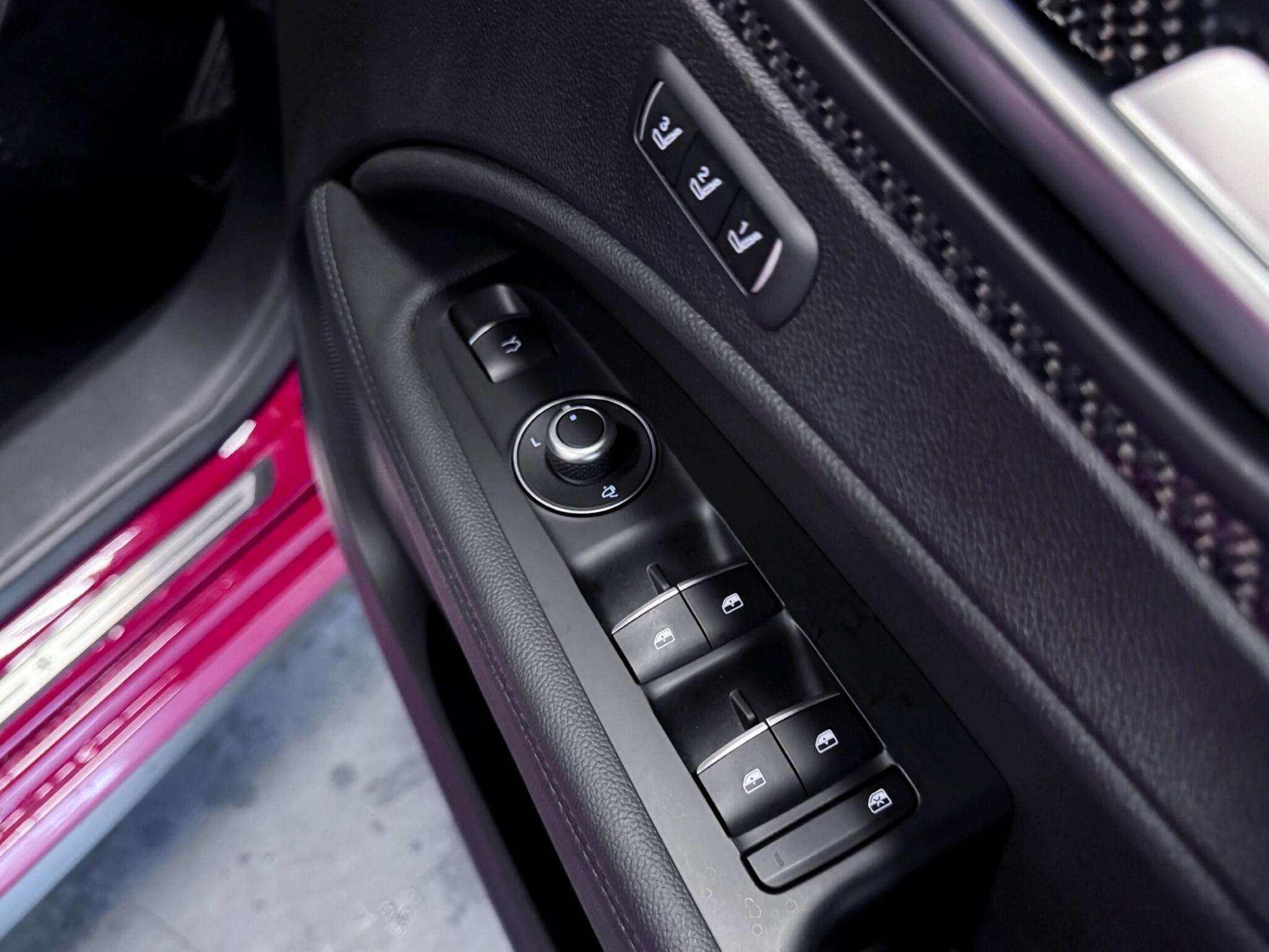 Alfa Romeo Stelvio view 28
