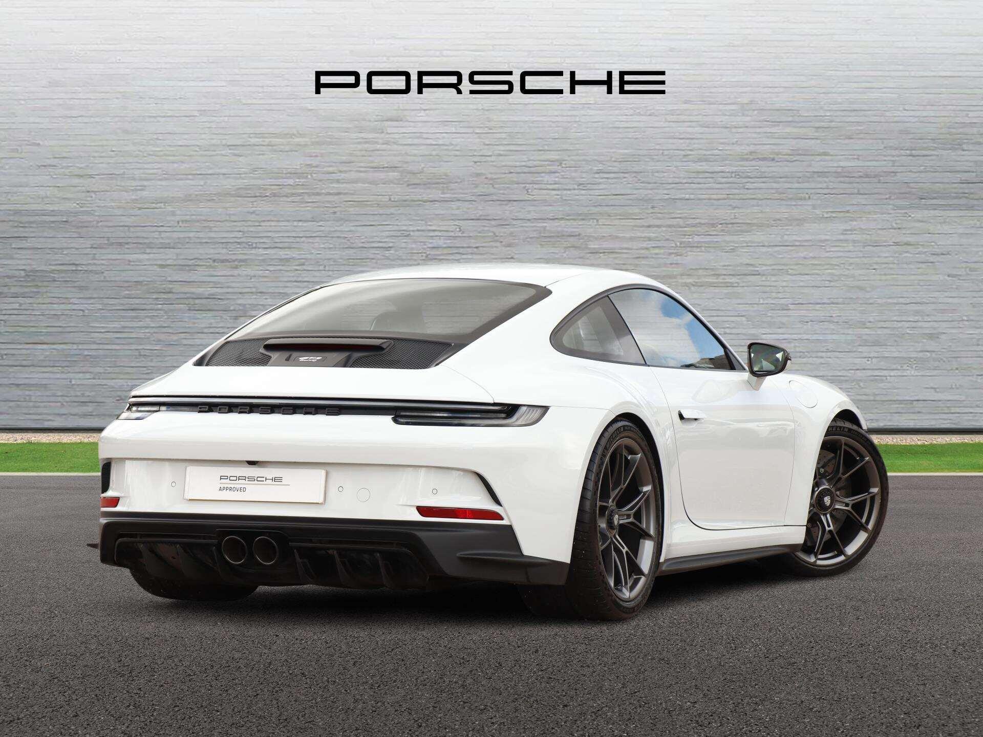 Porsche 911 view 3