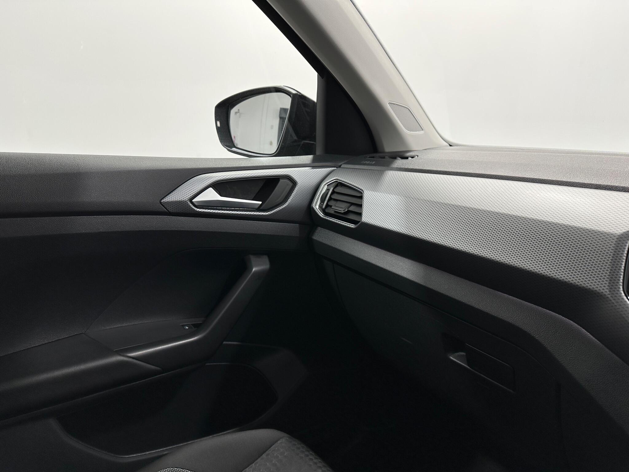 Volkswagen T-Cross view 27