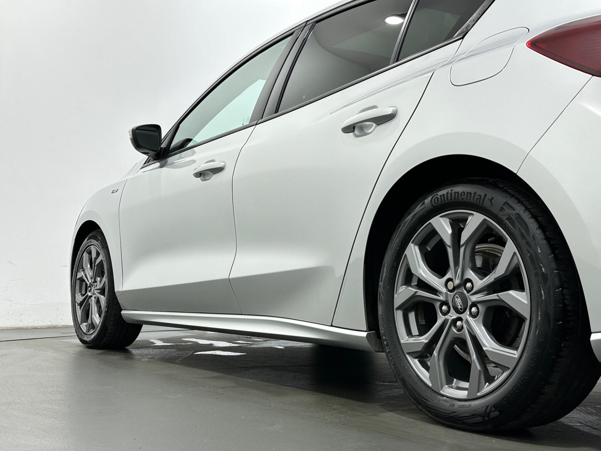 Ford Focus view 48
