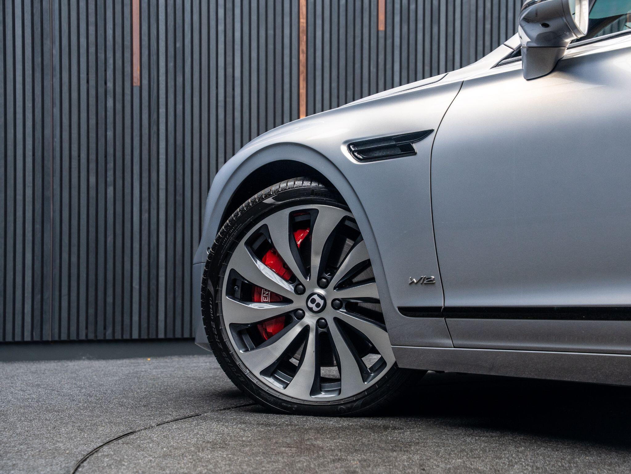 Bentley Flying Spur view 15