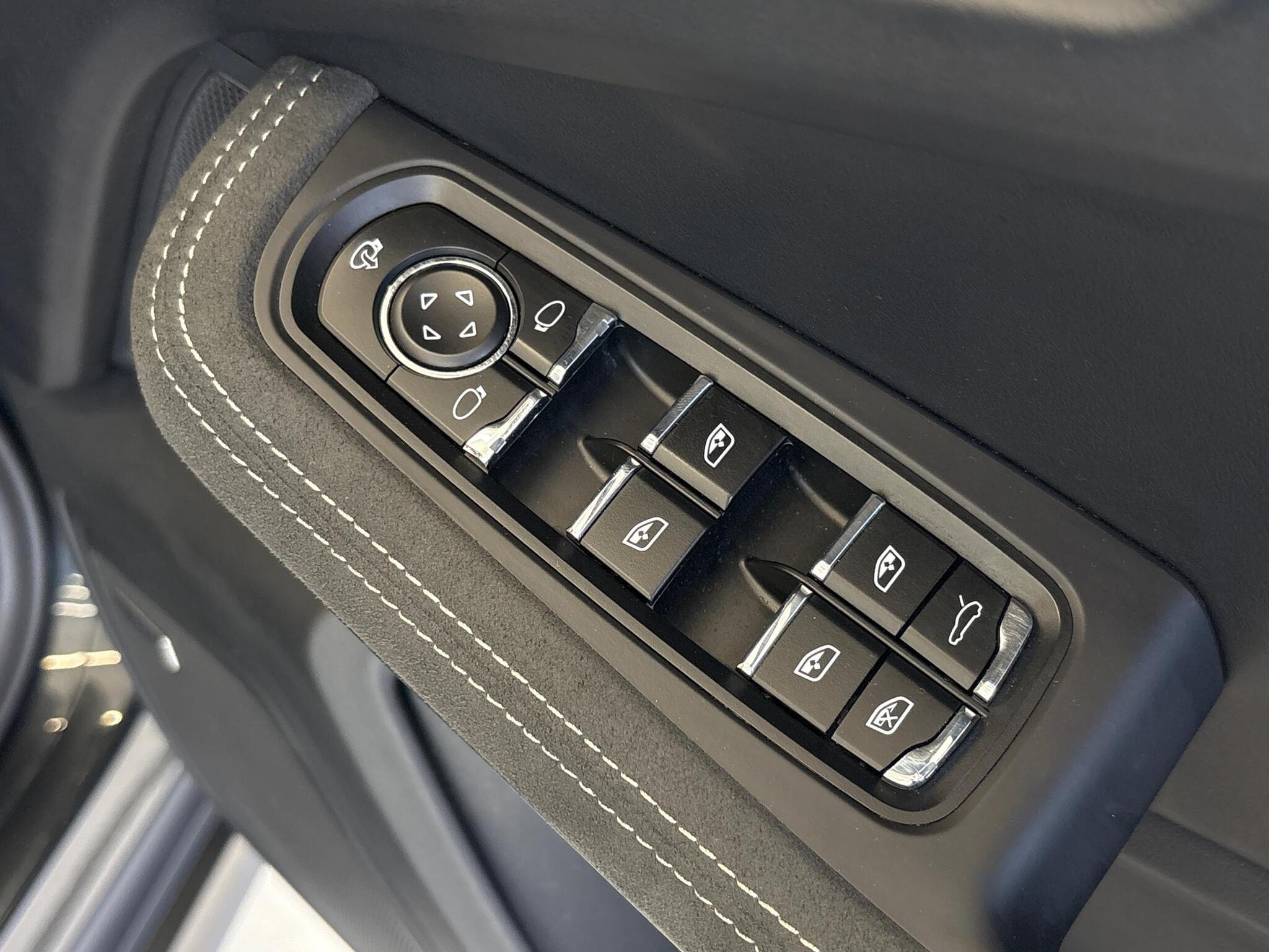 Porsche Macan view 36