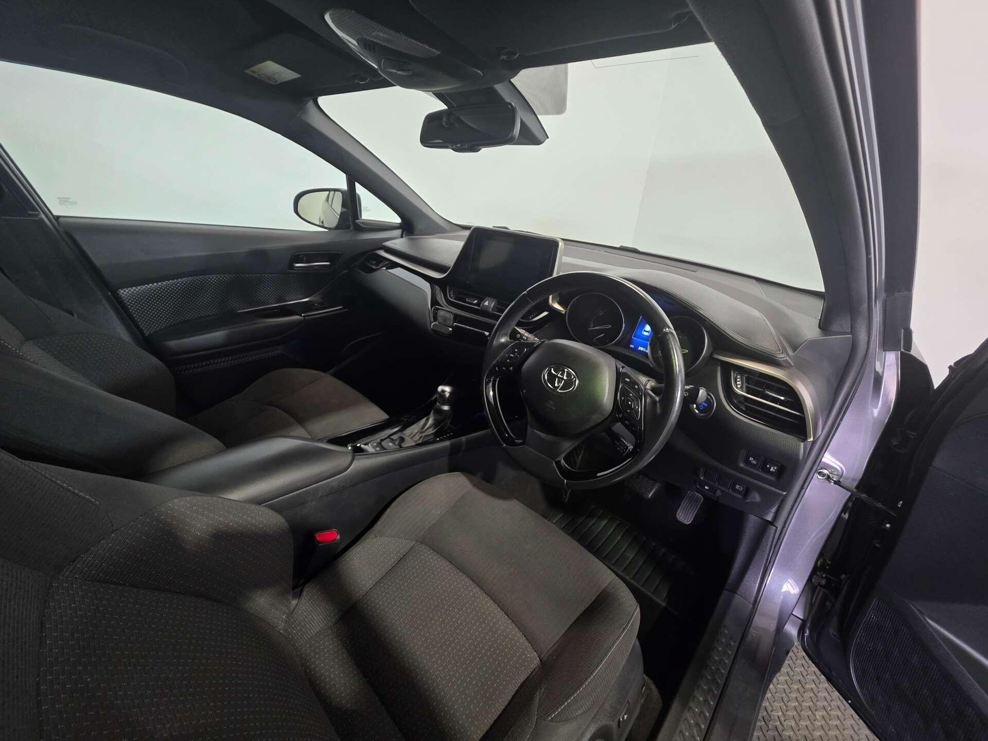 Toyota C-HR view 10