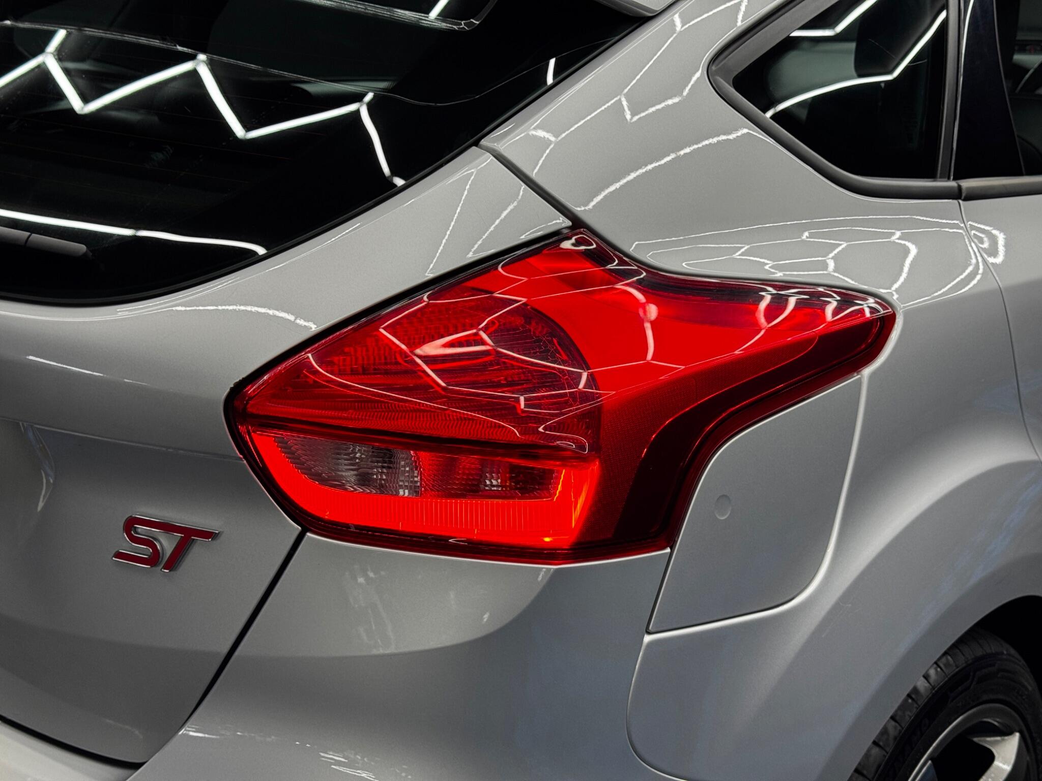 Ford Focus view 45