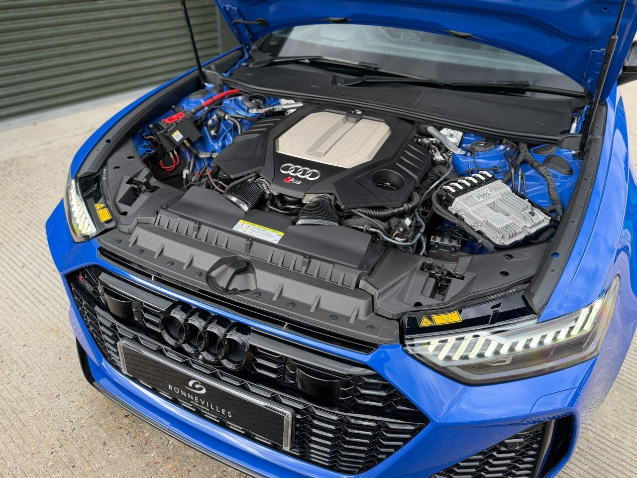 Audi RS6 Avant view 16